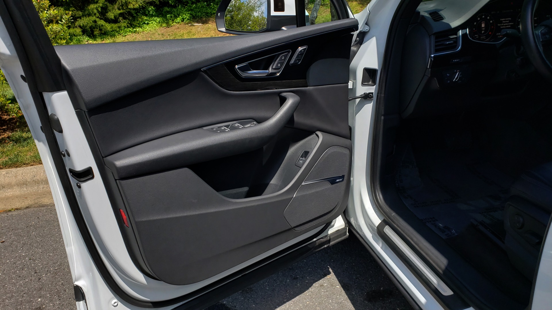 Used 2017 Audi Q7 PREMIUM PLUS / VISION PKG / NAV / PANO-ROOF / 3-ROW / REARVIEW for sale Sold at Formula Imports in Charlotte NC 28227 34