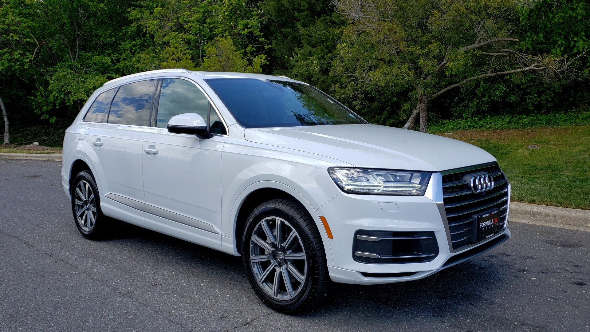 Used 2017 Audi Q7 PREMIUM PLUS / VISION PKG / NAV / PANO-ROOF / 3-ROW / REARVIEW for sale Sold at Formula Imports in Charlotte NC 28227 4