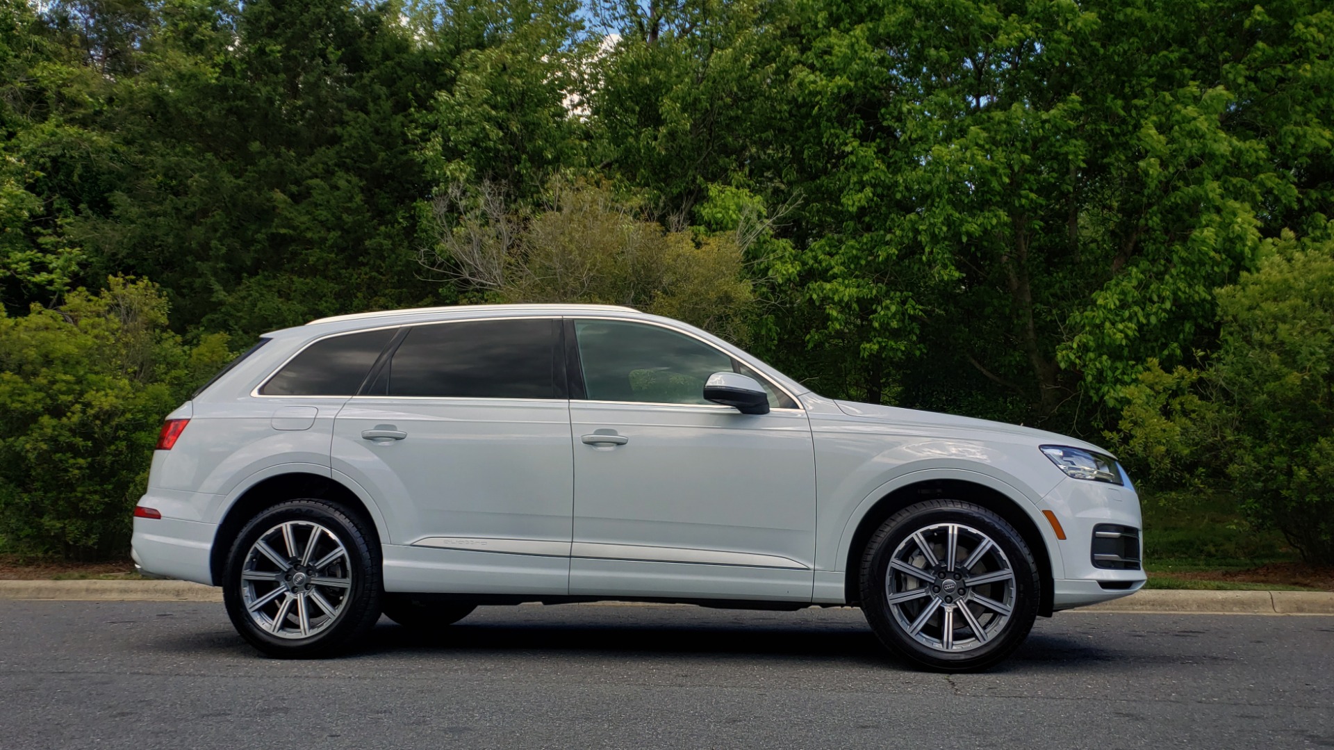 Used 2017 Audi Q7 PREMIUM PLUS / VISION PKG / NAV / PANO-ROOF / 3-ROW / REARVIEW for sale Sold at Formula Imports in Charlotte NC 28227 5