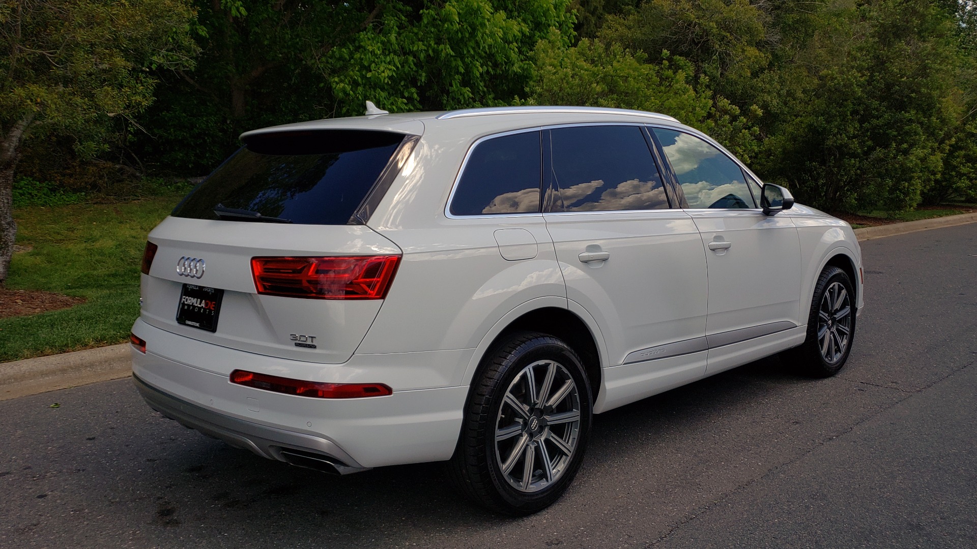 Used 2017 Audi Q7 PREMIUM PLUS / VISION PKG / NAV / PANO-ROOF / 3-ROW / REARVIEW for sale Sold at Formula Imports in Charlotte NC 28227 6