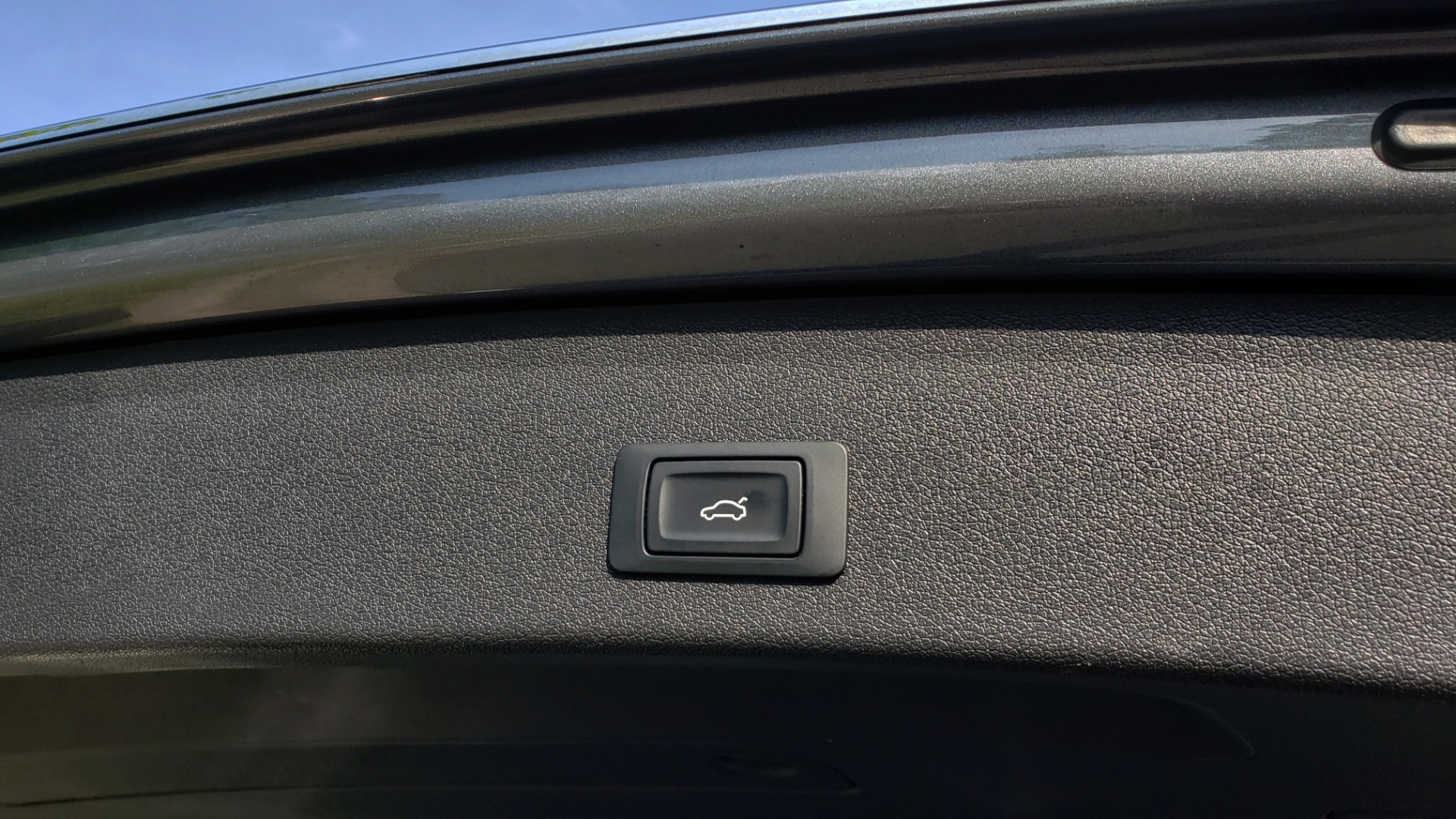 Used 2015 Audi Q5 PREMIUM PLUS / TECH PKG / NAV / PANO-ROOF / REARVIEW for sale Sold at Formula Imports in Charlotte NC 28227 19