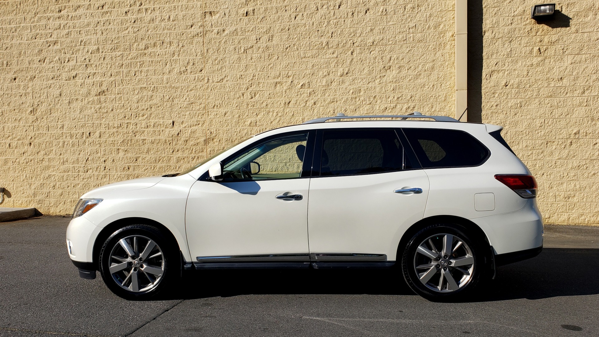Used 2016 Nissan PATHFINDER PLATINUM 2WD / NAV / SUNROOF / REARVIEW / 3-ROW for sale Sold at Formula Imports in Charlotte NC 28227 2