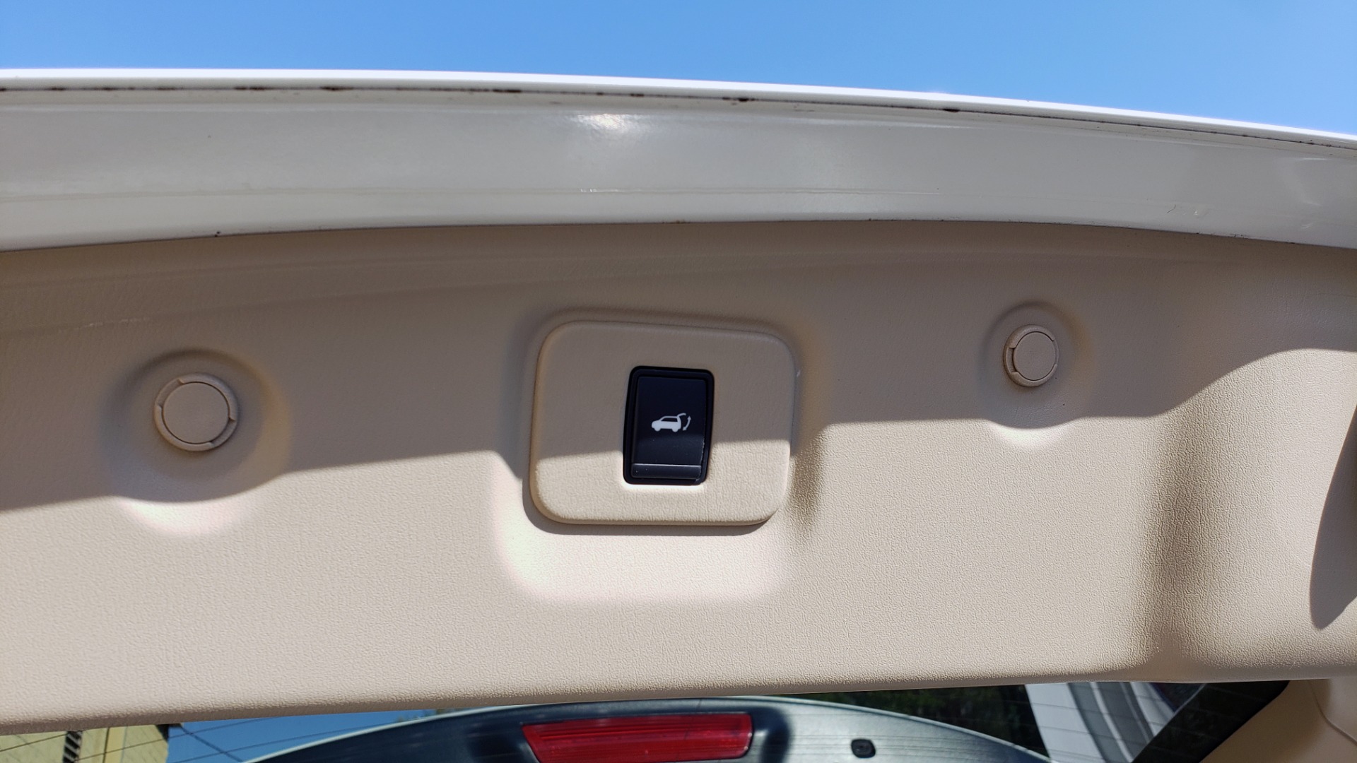 Used 2016 Nissan PATHFINDER PLATINUM 2WD / NAV / SUNROOF / REARVIEW / 3-ROW for sale Sold at Formula Imports in Charlotte NC 28227 23