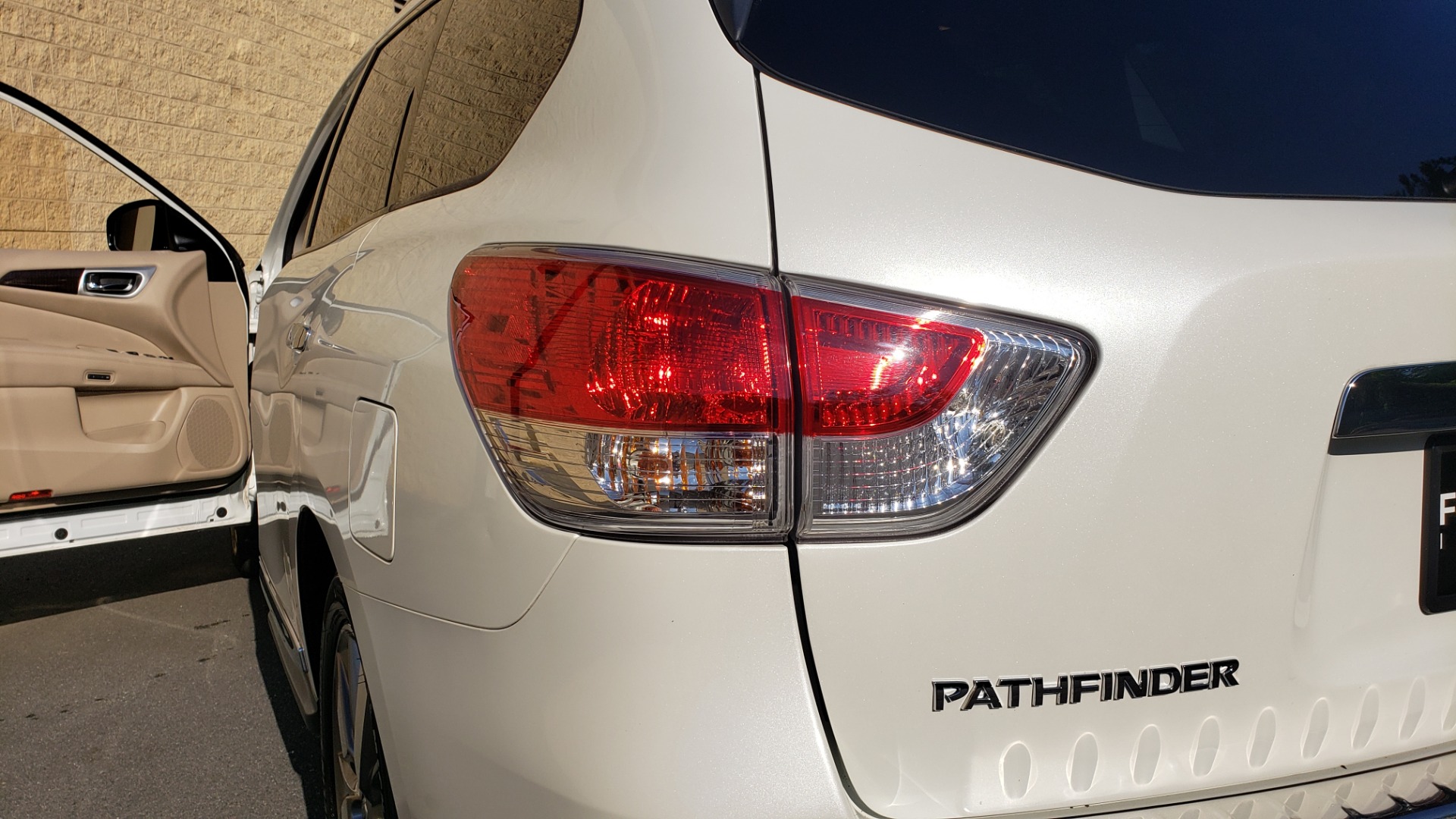 Used 2016 Nissan PATHFINDER PLATINUM 2WD / NAV / SUNROOF / REARVIEW / 3-ROW for sale Sold at Formula Imports in Charlotte NC 28227 25