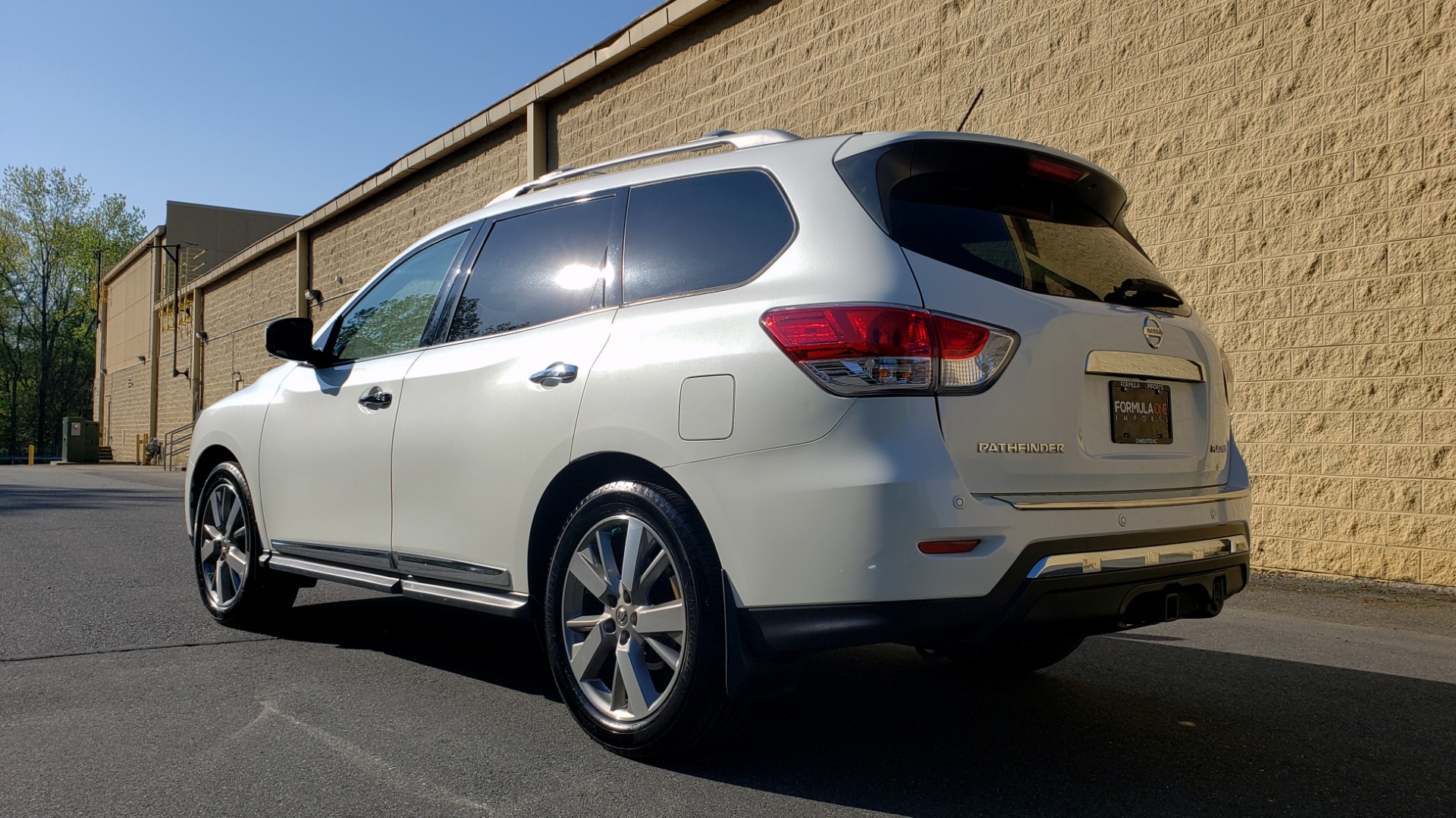 Used 2016 Nissan PATHFINDER PLATINUM 2WD / NAV / SUNROOF / REARVIEW / 3-ROW for sale Sold at Formula Imports in Charlotte NC 28227 3