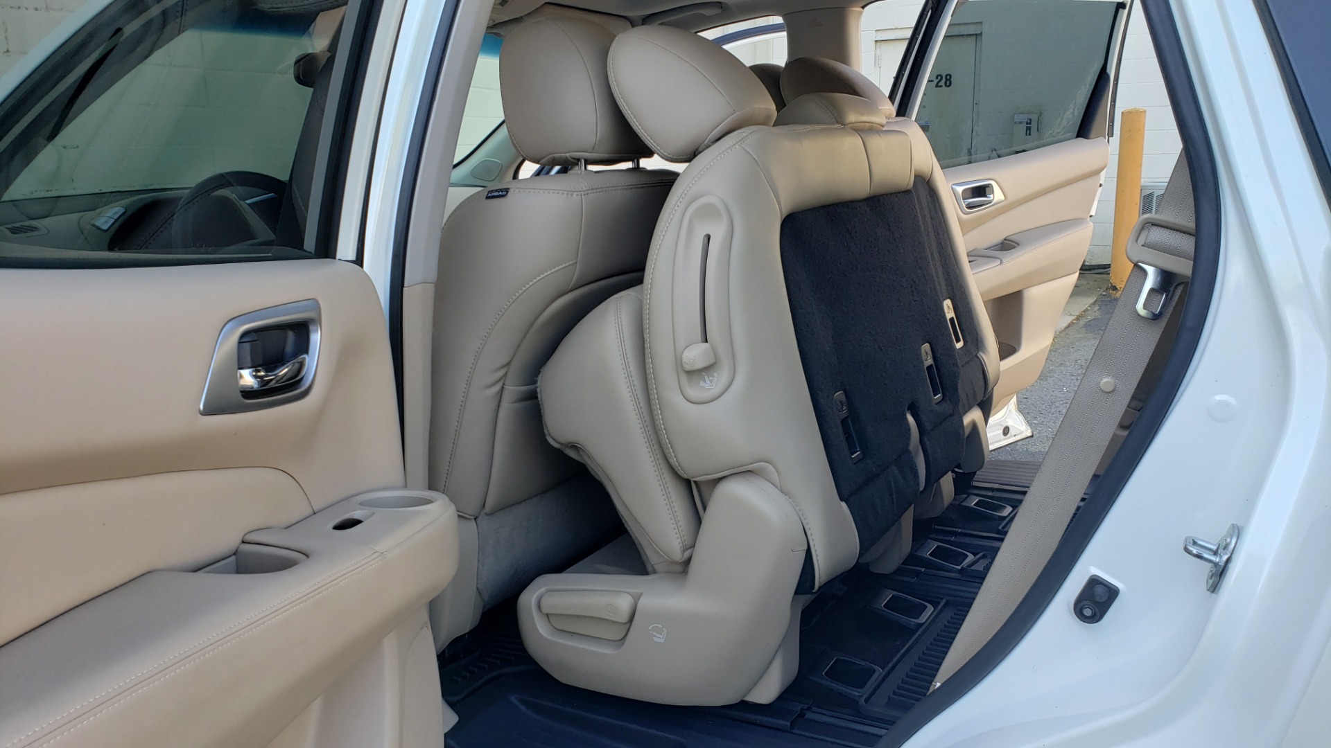 Used 2016 Nissan PATHFINDER PLATINUM 2WD / NAV / SUNROOF / REARVIEW / 3-ROW for sale Sold at Formula Imports in Charlotte NC 28227 38