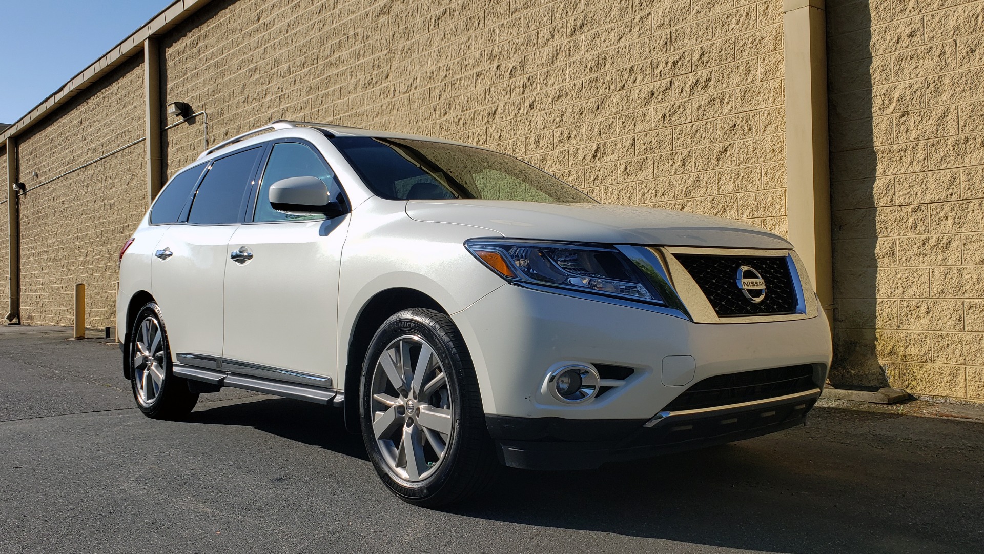 Used 2016 Nissan PATHFINDER PLATINUM 2WD / NAV / SUNROOF / REARVIEW / 3-ROW for sale Sold at Formula Imports in Charlotte NC 28227 4