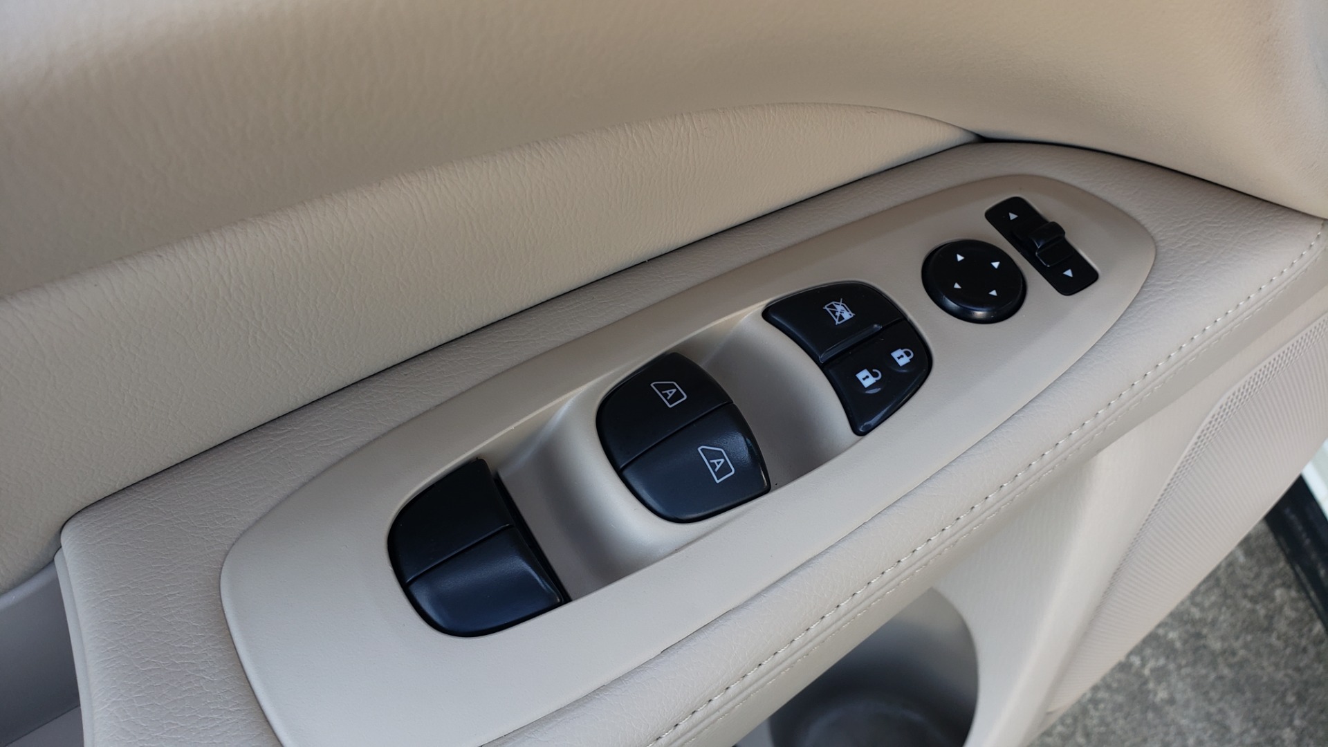 Used 2016 Nissan PATHFINDER PLATINUM 2WD / NAV / SUNROOF / REARVIEW / 3-ROW for sale Sold at Formula Imports in Charlotte NC 28227 40