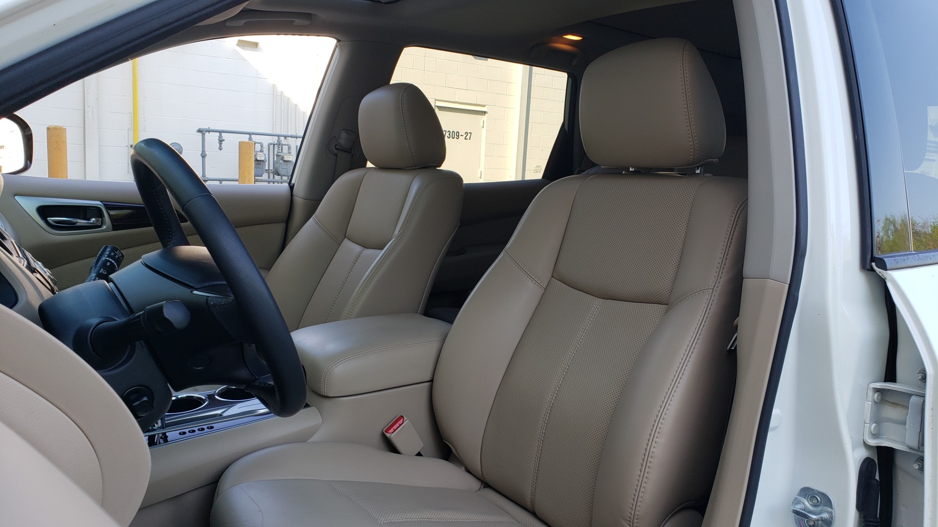 Used 2016 Nissan PATHFINDER PLATINUM 2WD / NAV / SUNROOF / REARVIEW / 3-ROW for sale Sold at Formula Imports in Charlotte NC 28227 42