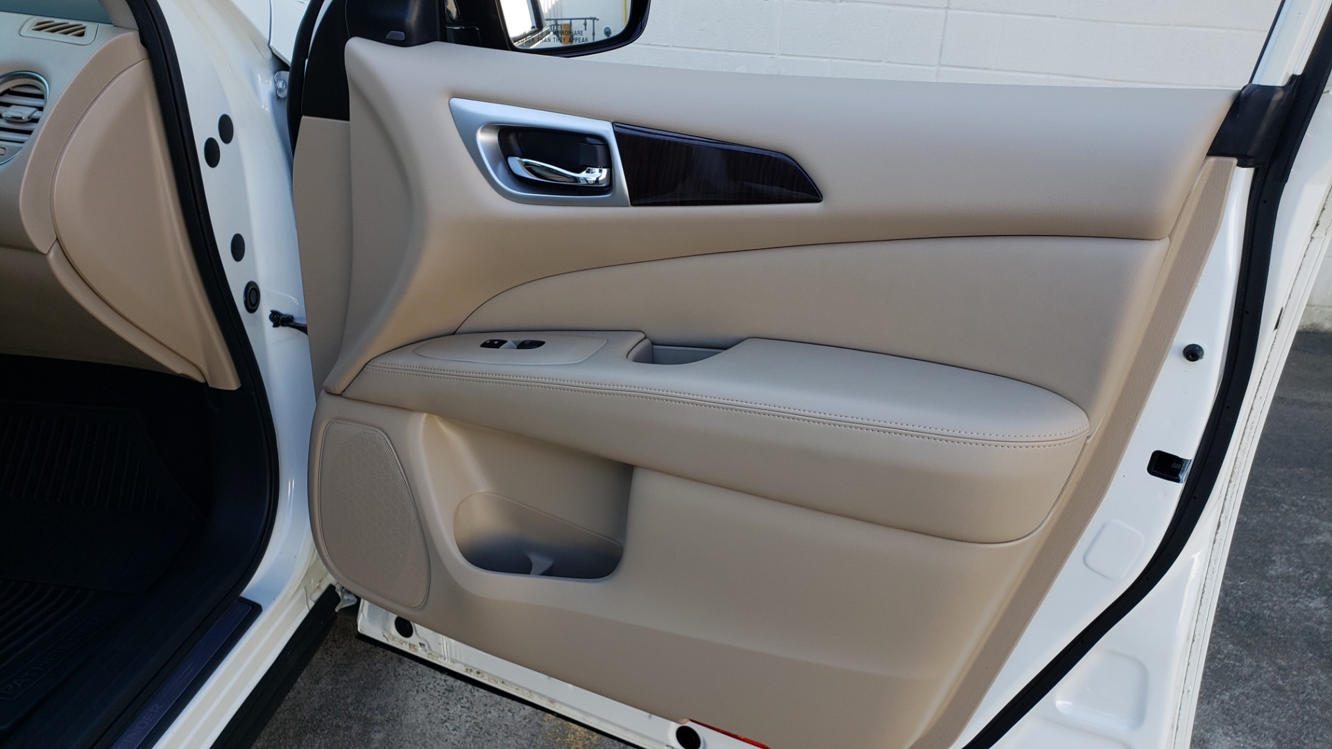 Used 2016 Nissan PATHFINDER PLATINUM 2WD / NAV / SUNROOF / REARVIEW / 3-ROW for sale Sold at Formula Imports in Charlotte NC 28227 71