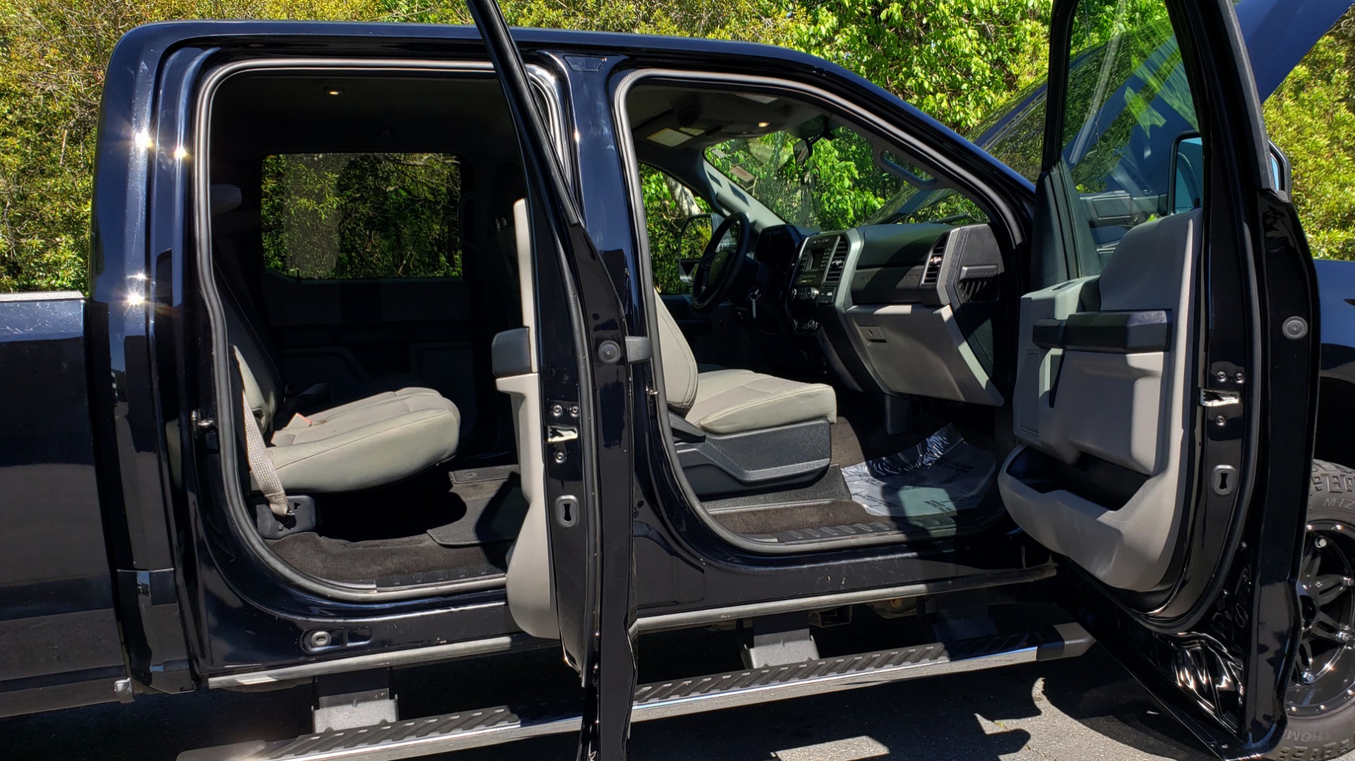 Used 2017 Ford SUPERDUTY F-250 SRW XL 4X4 / 160 WB / 6.2L EFI V8 / 6-SPD AUTO / 6'8 BED for sale Sold at Formula Imports in Charlotte NC 28227 13