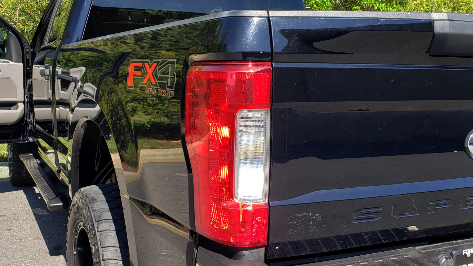 Used 2017 Ford SUPERDUTY F-250 SRW XL 4X4 / 160 WB / 6.2L EFI V8 / 6-SPD AUTO / 6'8 BED for sale Sold at Formula Imports in Charlotte NC 28227 23