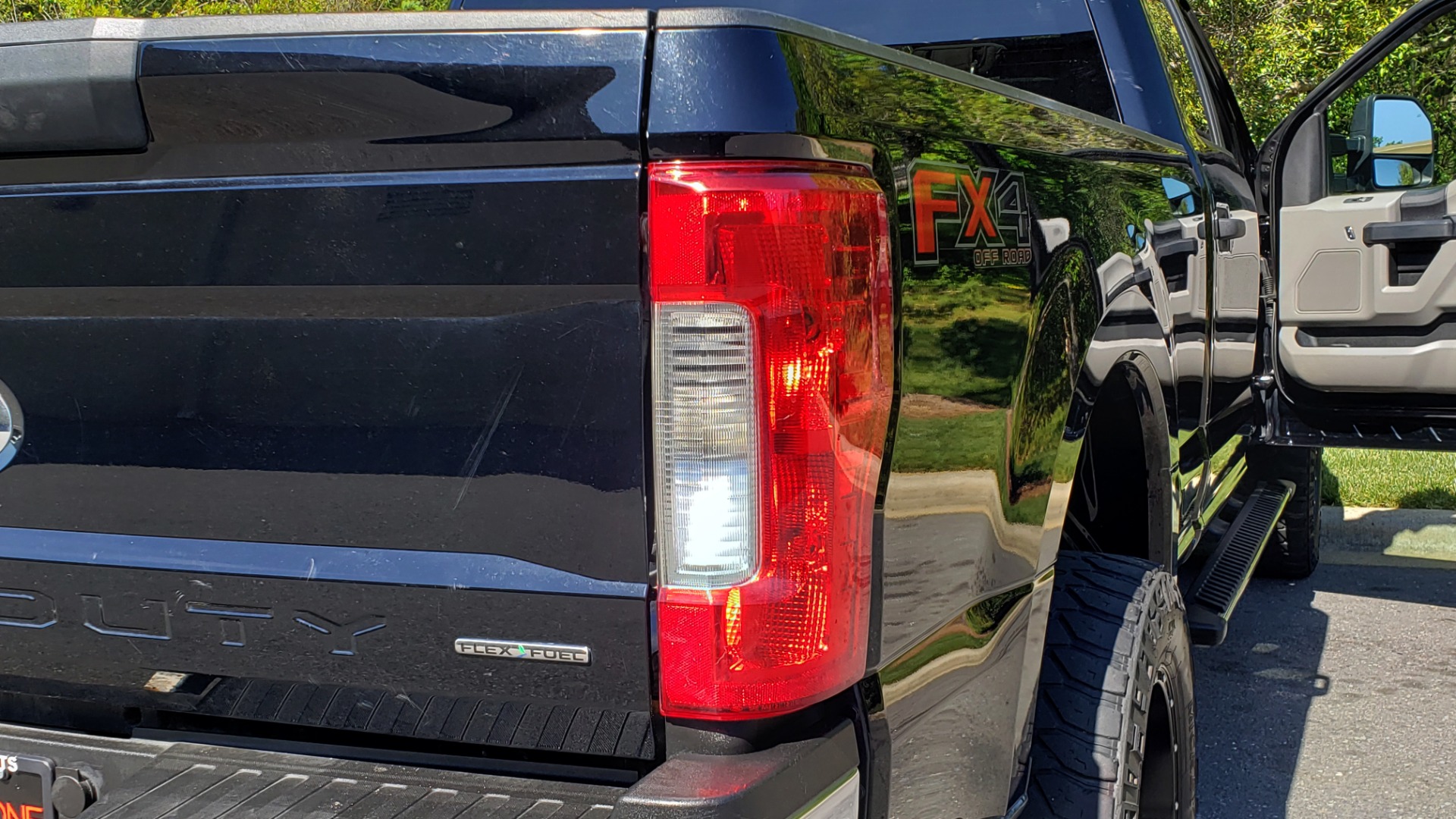 Used 2017 Ford SUPERDUTY F-250 SRW XL 4X4 / 160 WB / 6.2L EFI V8 / 6-SPD AUTO / 6'8 BED for sale Sold at Formula Imports in Charlotte NC 28227 24