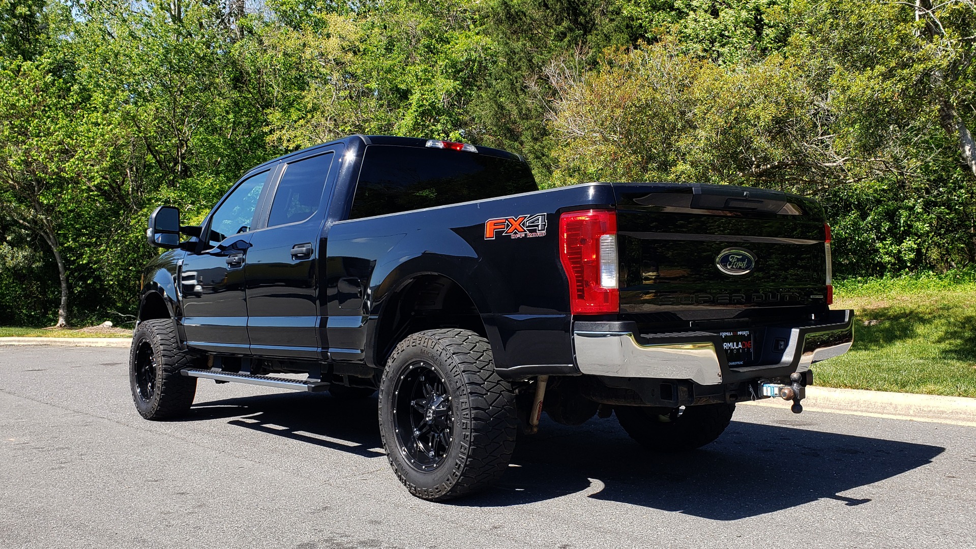 Used 2017 Ford SUPERDUTY F-250 SRW XL 4X4 / 160 WB / 6.2L EFI V8 / 6-SPD AUTO / 6'8 BED for sale Sold at Formula Imports in Charlotte NC 28227 3