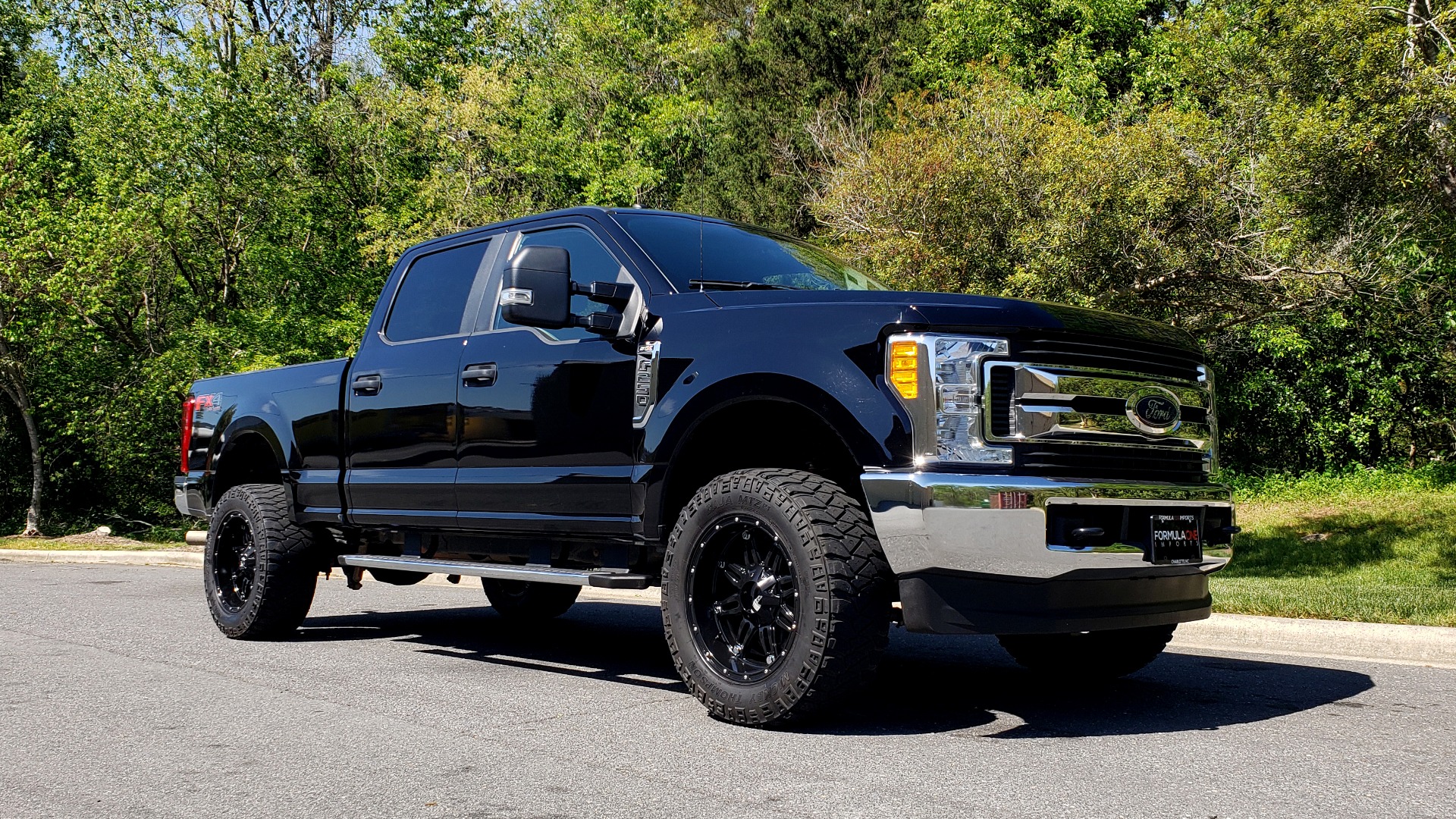Used 2017 Ford SUPERDUTY F-250 SRW XL 4X4 / 160 WB / 6.2L EFI V8 / 6-SPD AUTO / 6'8 BED for sale Sold at Formula Imports in Charlotte NC 28227 4