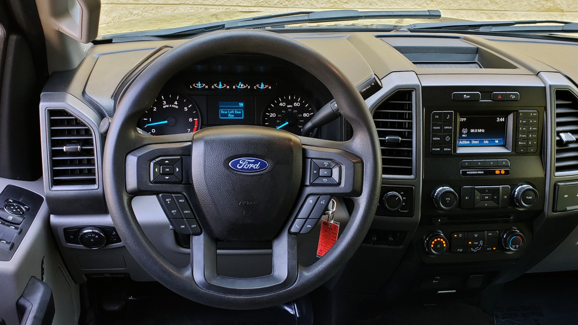 Used 2017 Ford SUPERDUTY F-250 SRW XL 4X4 / 160 WB / 6.2L EFI V8 / 6-SPD AUTO / 6'8 BED for sale Sold at Formula Imports in Charlotte NC 28227 45