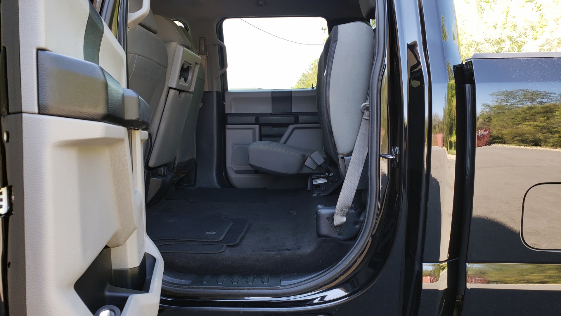 Used 2017 Ford SUPERDUTY F-250 SRW XL 4X4 / 160 WB / 6.2L EFI V8 / 6-SPD AUTO / 6'8 BED for sale Sold at Formula Imports in Charlotte NC 28227 68