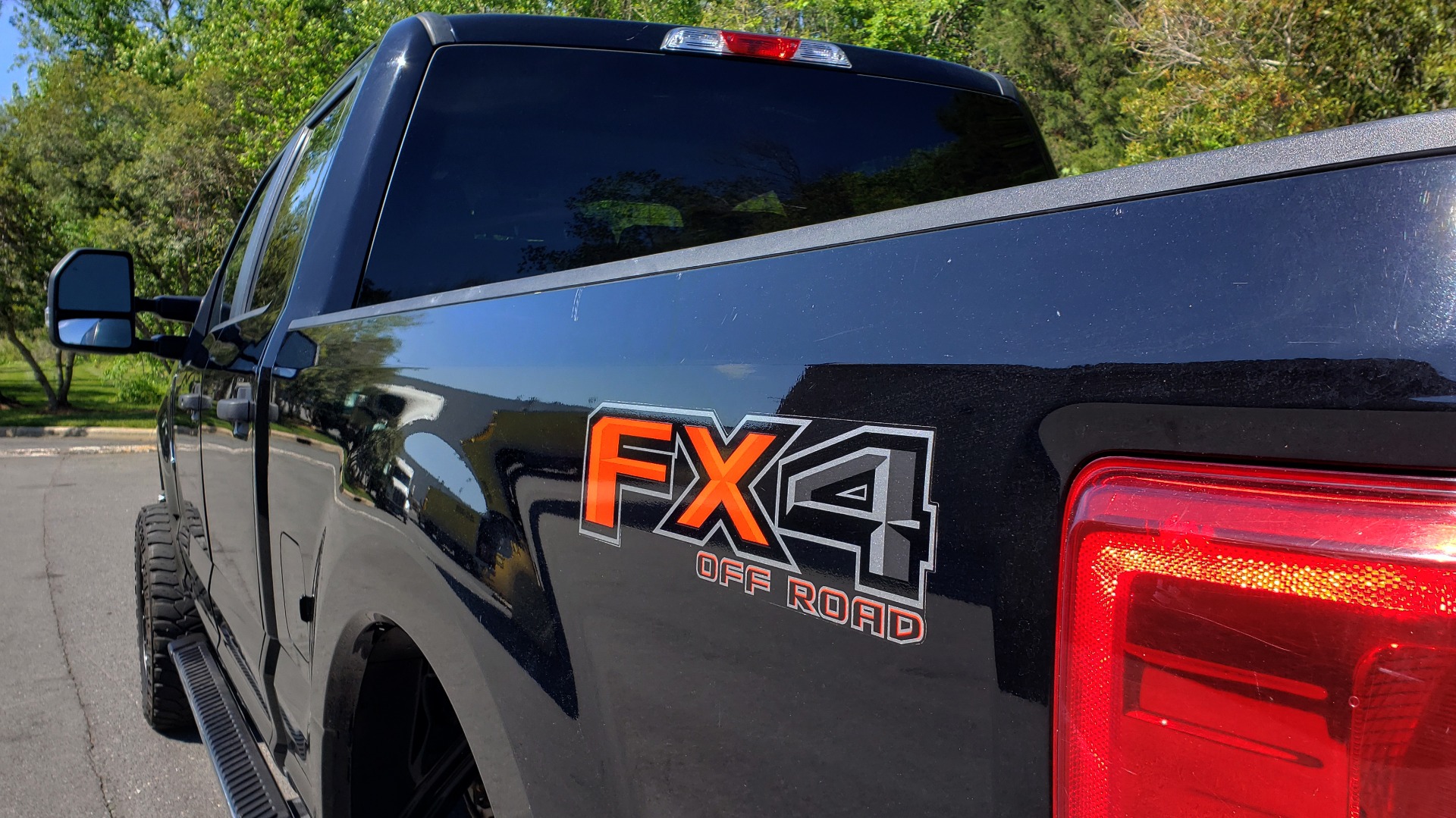 Used 2017 Ford SUPERDUTY F-250 SRW XL 4X4 / 160 WB / 6.2L EFI V8 / 6-SPD AUTO / 6'8 BED for sale Sold at Formula Imports in Charlotte NC 28227 7