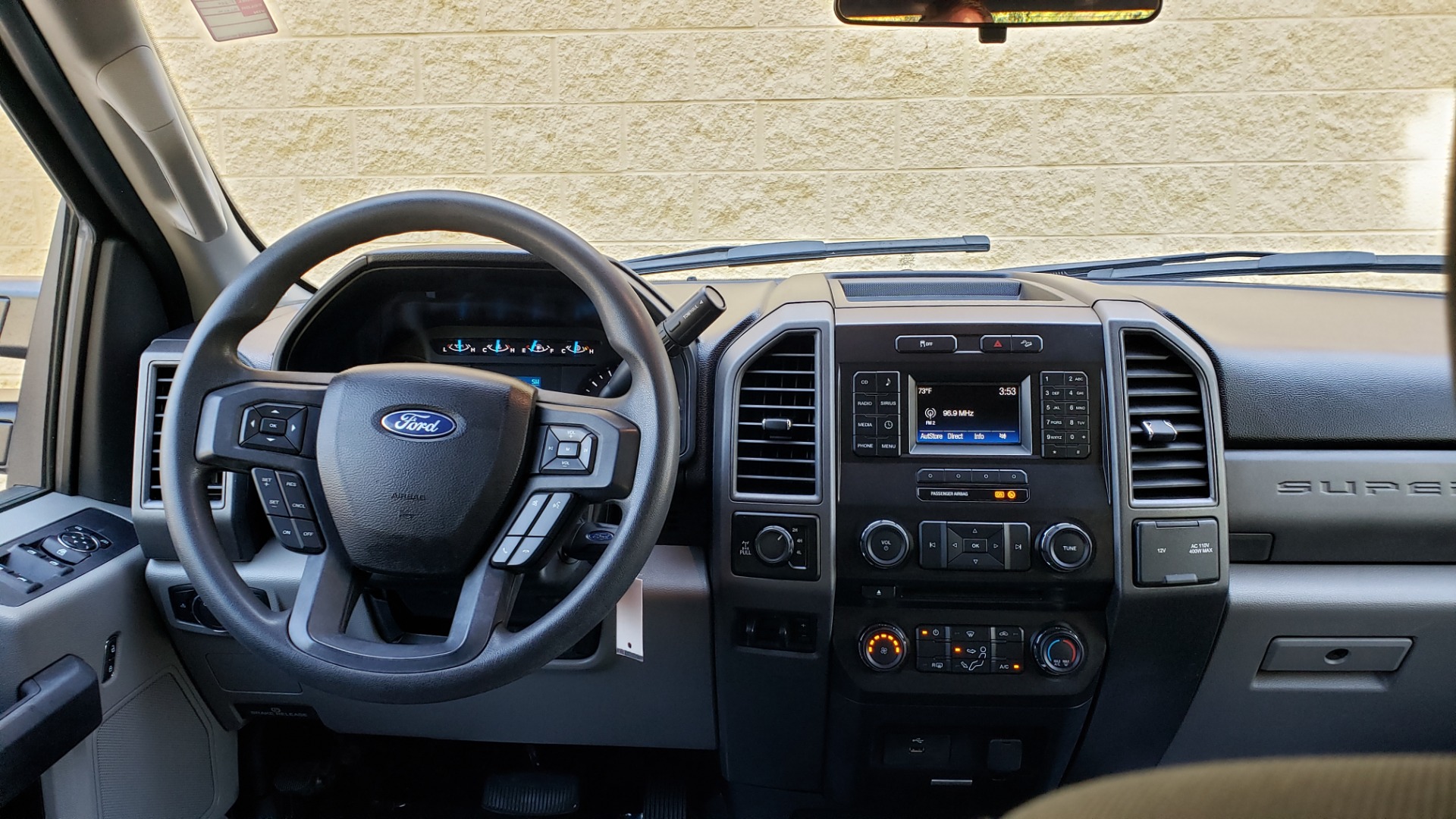 Used 2017 Ford SUPERDUTY F-250 SRW XL 4X4 / 160 WB / 6.2L EFI V8 / 6-SPD AUTO / 6'8 BED for sale Sold at Formula Imports in Charlotte NC 28227 85