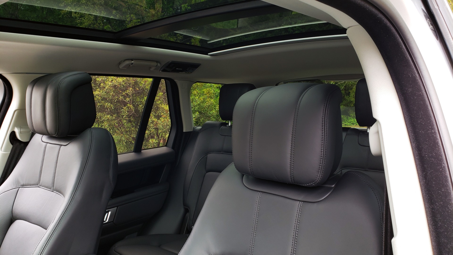 Used 2019 Land Rover RANGE ROVER SUPERCHARGED V8 / DRV PRO PK / VISION ASSIST / SHADOW PKG / PARK PRO / TOW for sale Sold at Formula Imports in Charlotte NC 28227 36