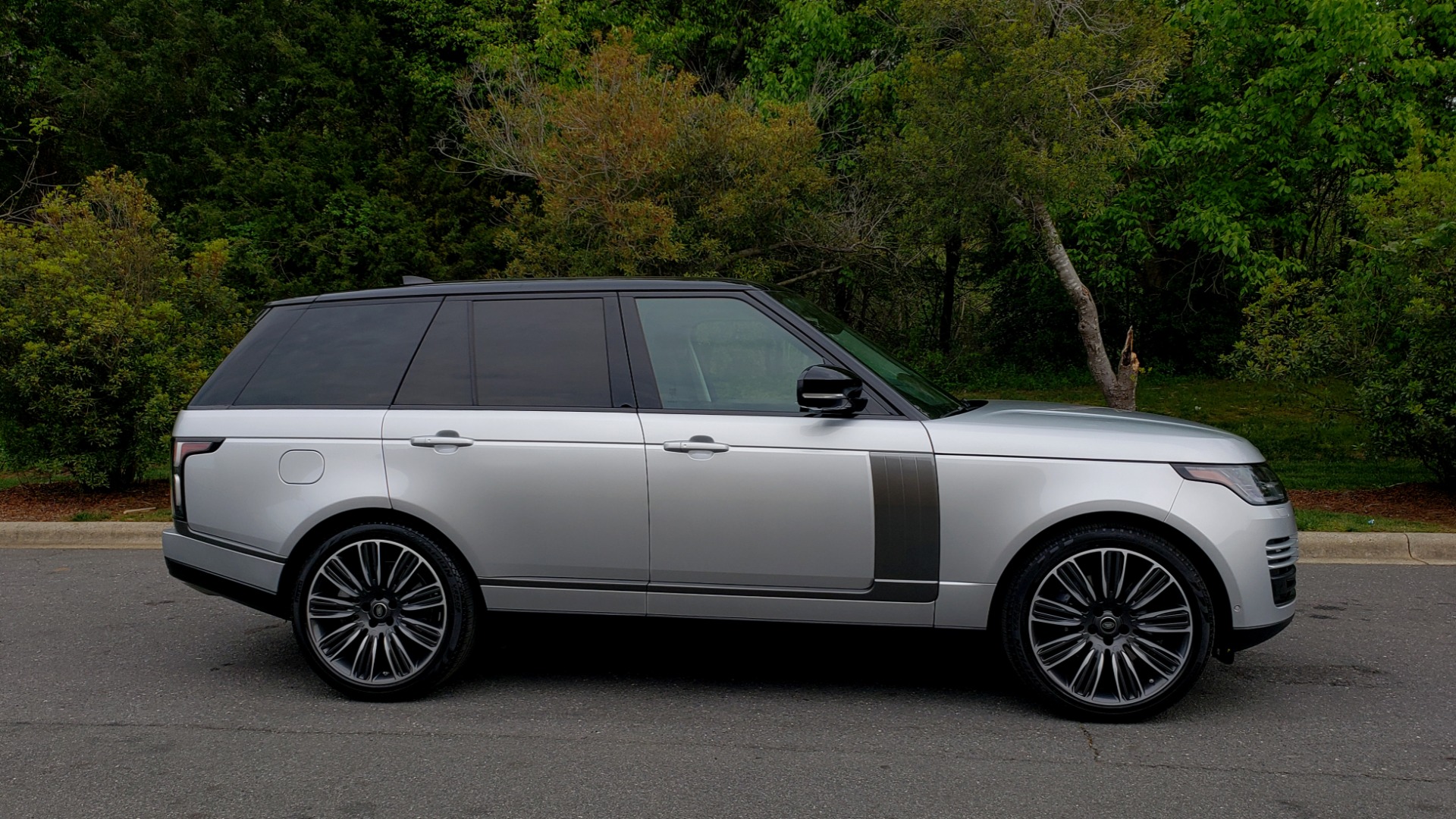 Used 2019 Land Rover RANGE ROVER SUPERCHARGED V8 / DRV PRO PK / VISION ASSIST / SHADOW PKG / PARK PRO / TOW for sale Sold at Formula Imports in Charlotte NC 28227 5