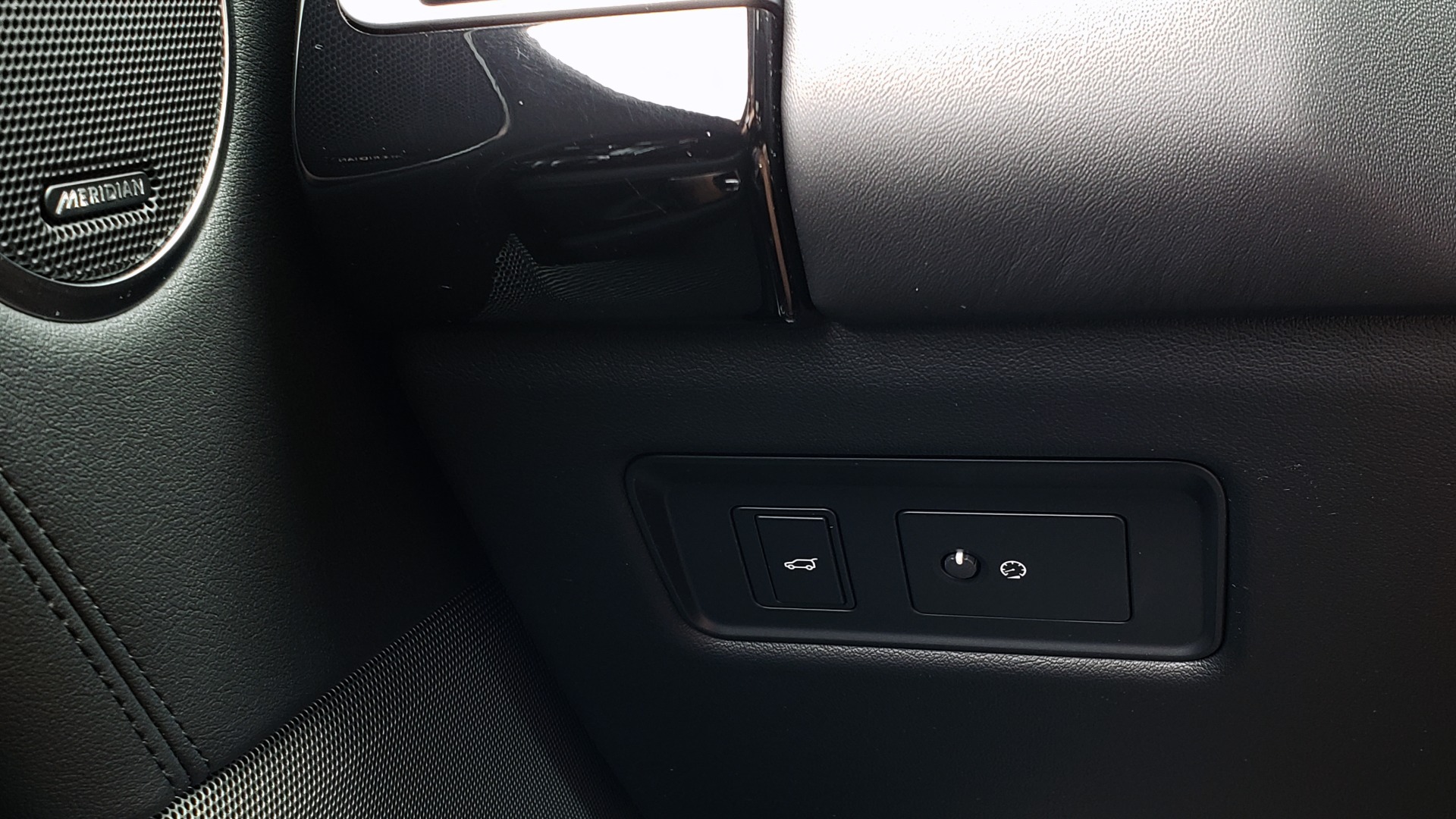 Used 2019 Land Rover RANGE ROVER SUPERCHARGED V8 / DRV PRO PK / VISION ASSIST / SHADOW PKG / PARK PRO / TOW for sale Sold at Formula Imports in Charlotte NC 28227 51