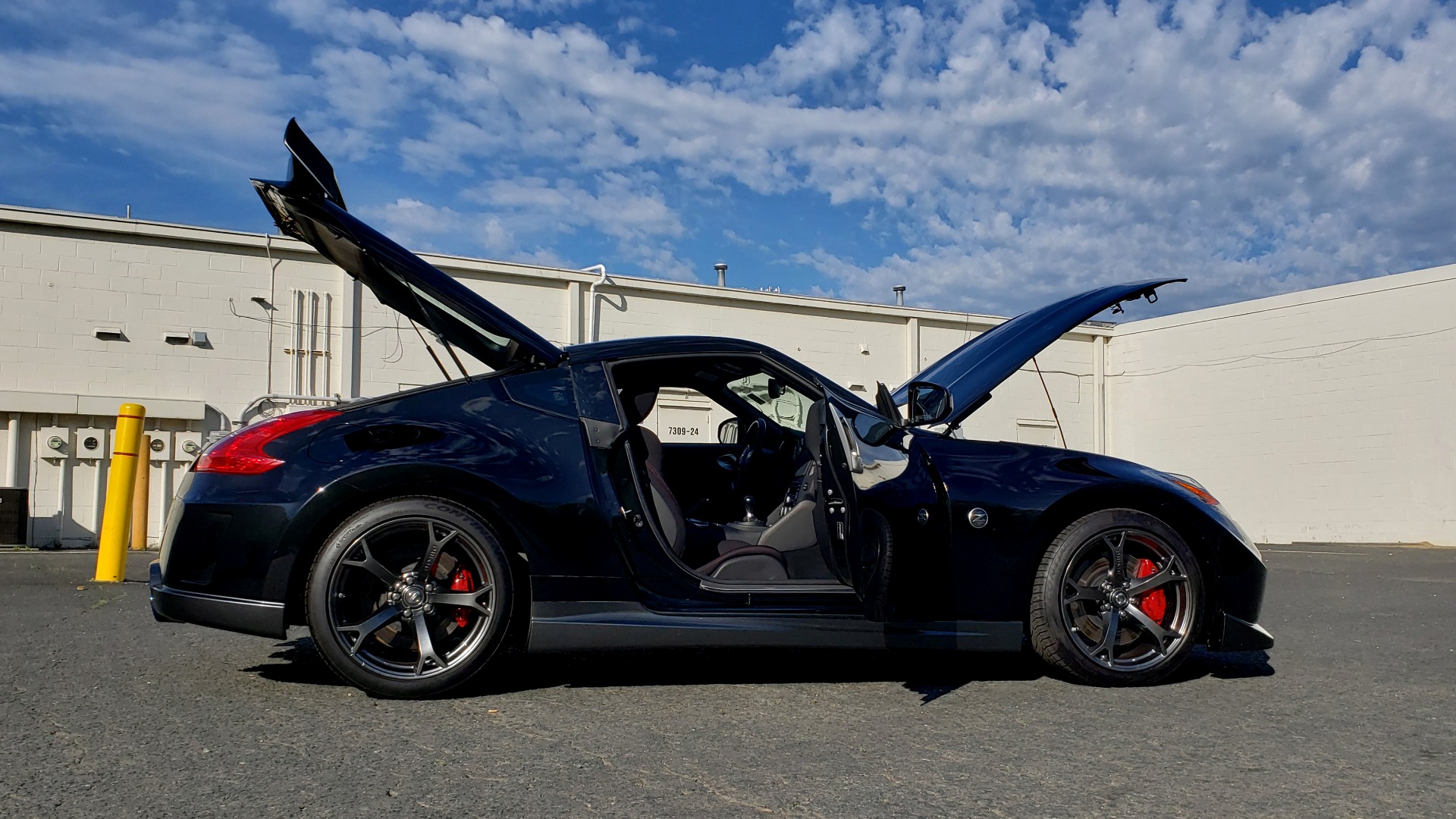 Used 2014 Nissan 370Z NISMO / 6-SPD MAN / BOSE / 6-DISC CHANGER / NISMO MATS / REARVIEW for sale Sold at Formula Imports in Charlotte NC 28227 14