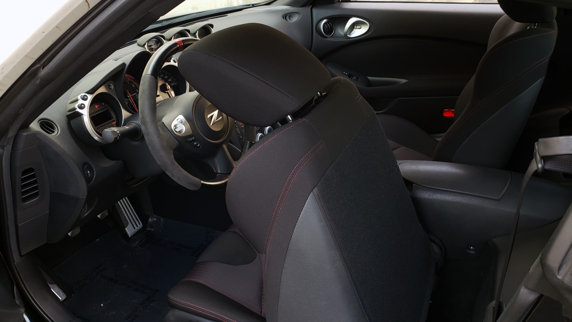 Used 2014 Nissan 370Z NISMO / 6-SPD MAN / BOSE / 6-DISC CHANGER / NISMO MATS / REARVIEW for sale Sold at Formula Imports in Charlotte NC 28227 57