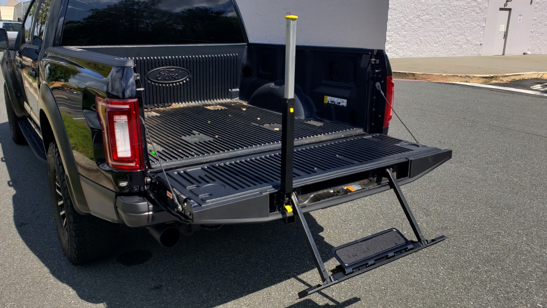 Used 2019 Ford F-150 RAPTOR CREW CAB 4X4 5.5' BOX / REMOTE START / TAILGATE STEP for sale Sold at Formula Imports in Charlotte NC 28227 13