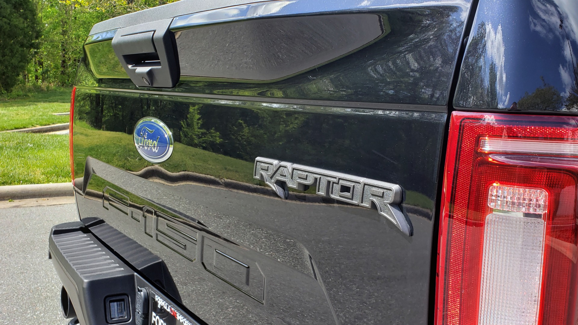 Used 2019 Ford F-150 RAPTOR CREW CAB 4X4 5.5' BOX / REMOTE START / TAILGATE STEP for sale Sold at Formula Imports in Charlotte NC 28227 18