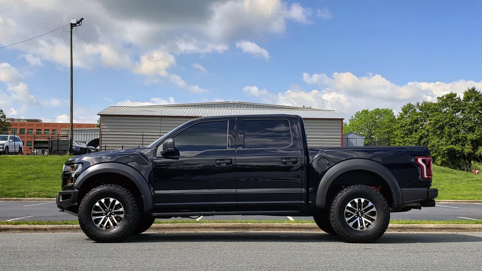 Used 2019 Ford F-150 RAPTOR CREW CAB 4X4 5.5' BOX / REMOTE START / TAILGATE STEP for sale Sold at Formula Imports in Charlotte NC 28227 2