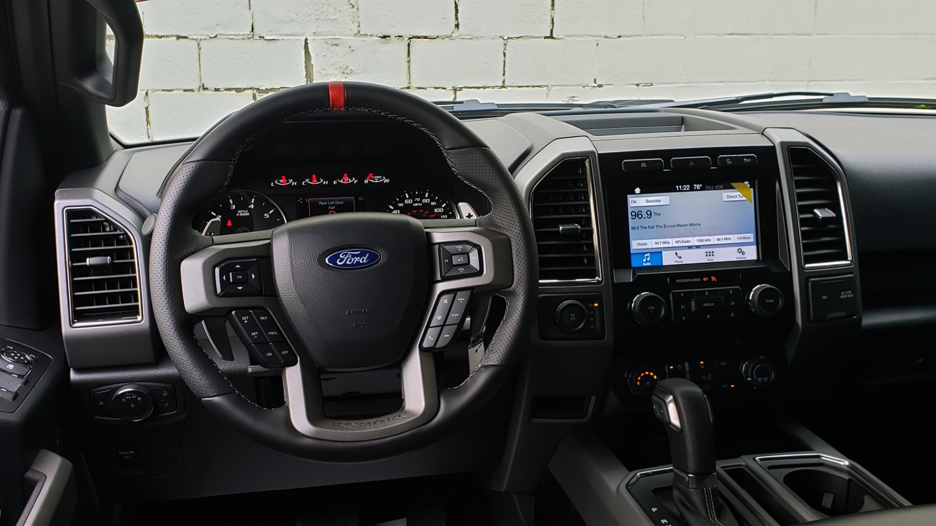 Used 2019 Ford F-150 RAPTOR CREW CAB 4X4 5.5' BOX / REMOTE START / TAILGATE STEP for sale Sold at Formula Imports in Charlotte NC 28227 38