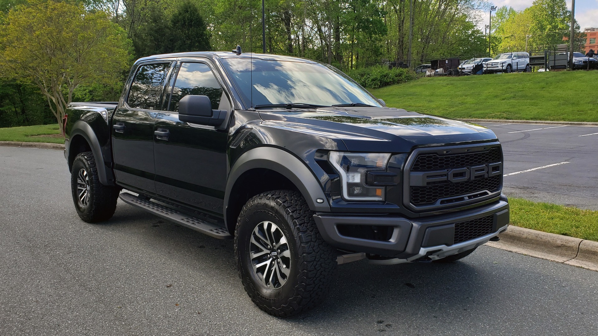 Used 2019 Ford F-150 RAPTOR CREW CAB 4X4 5.5' BOX / REMOTE START / TAILGATE STEP for sale Sold at Formula Imports in Charlotte NC 28227 4