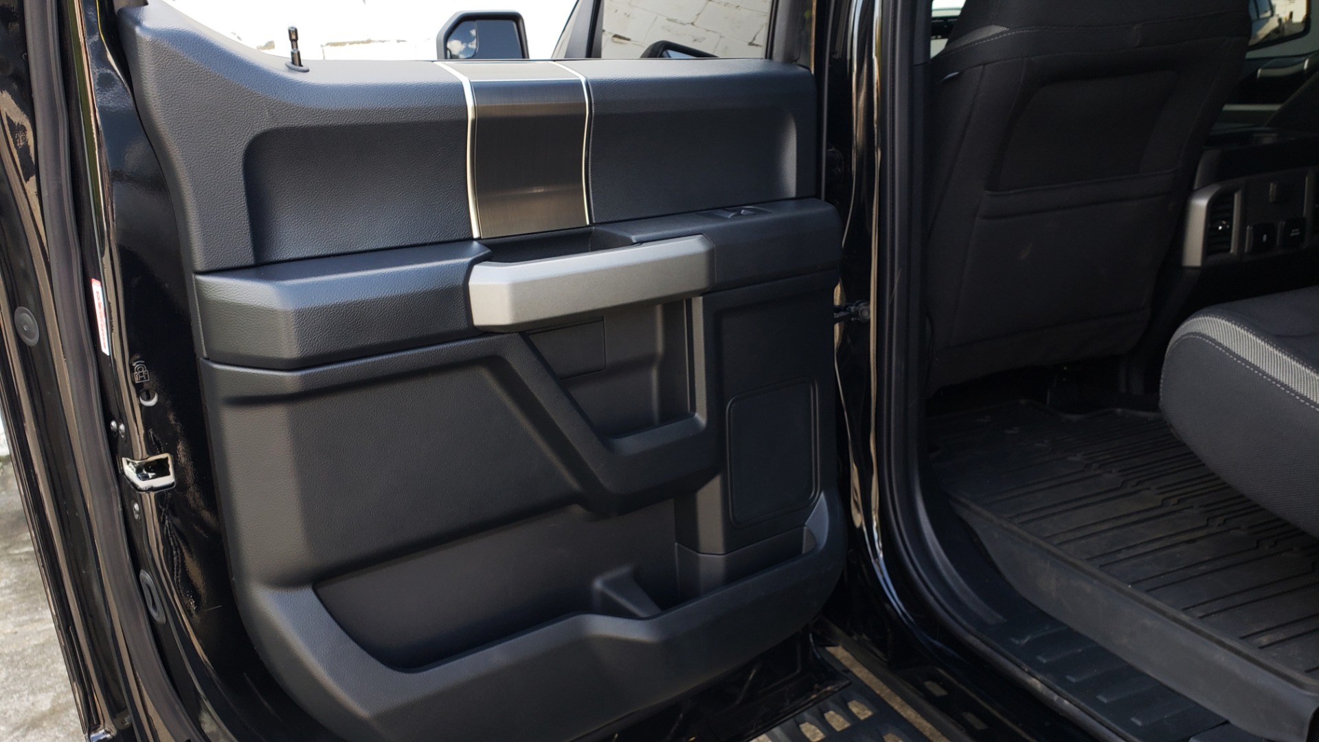 Used 2019 Ford F-150 RAPTOR CREW CAB 4X4 5.5' BOX / REMOTE START / TAILGATE STEP for sale Sold at Formula Imports in Charlotte NC 28227 56