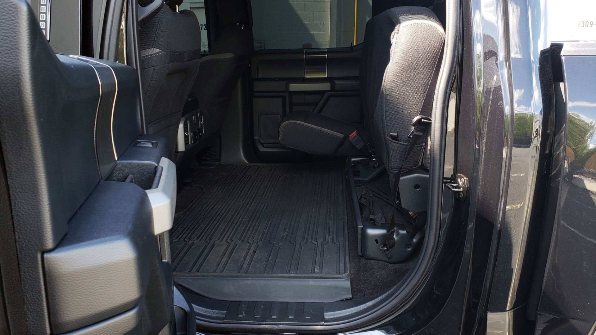 Used 2019 Ford F-150 RAPTOR CREW CAB 4X4 5.5' BOX / REMOTE START / TAILGATE STEP for sale Sold at Formula Imports in Charlotte NC 28227 60