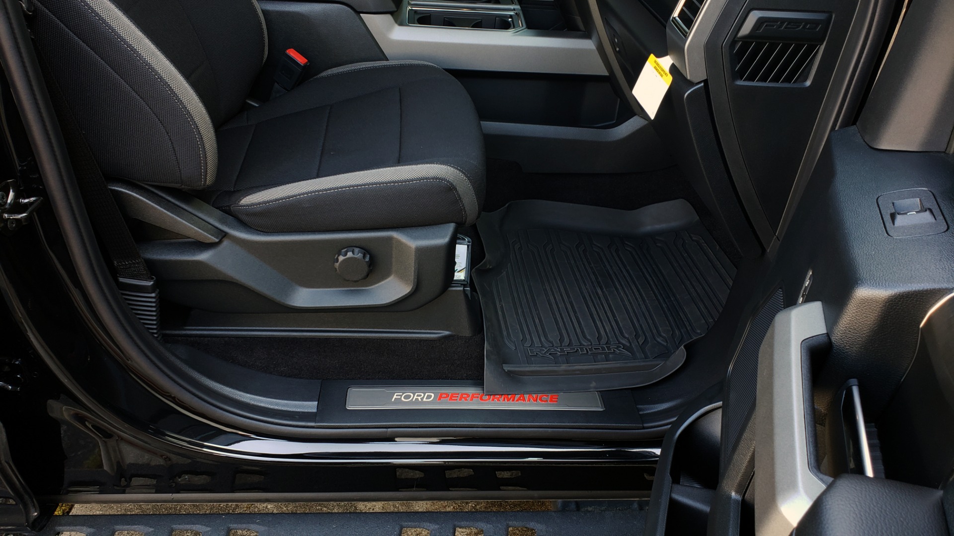 Used 2019 Ford F-150 RAPTOR CREW CAB 4X4 5.5' BOX / REMOTE START / TAILGATE STEP for sale Sold at Formula Imports in Charlotte NC 28227 65