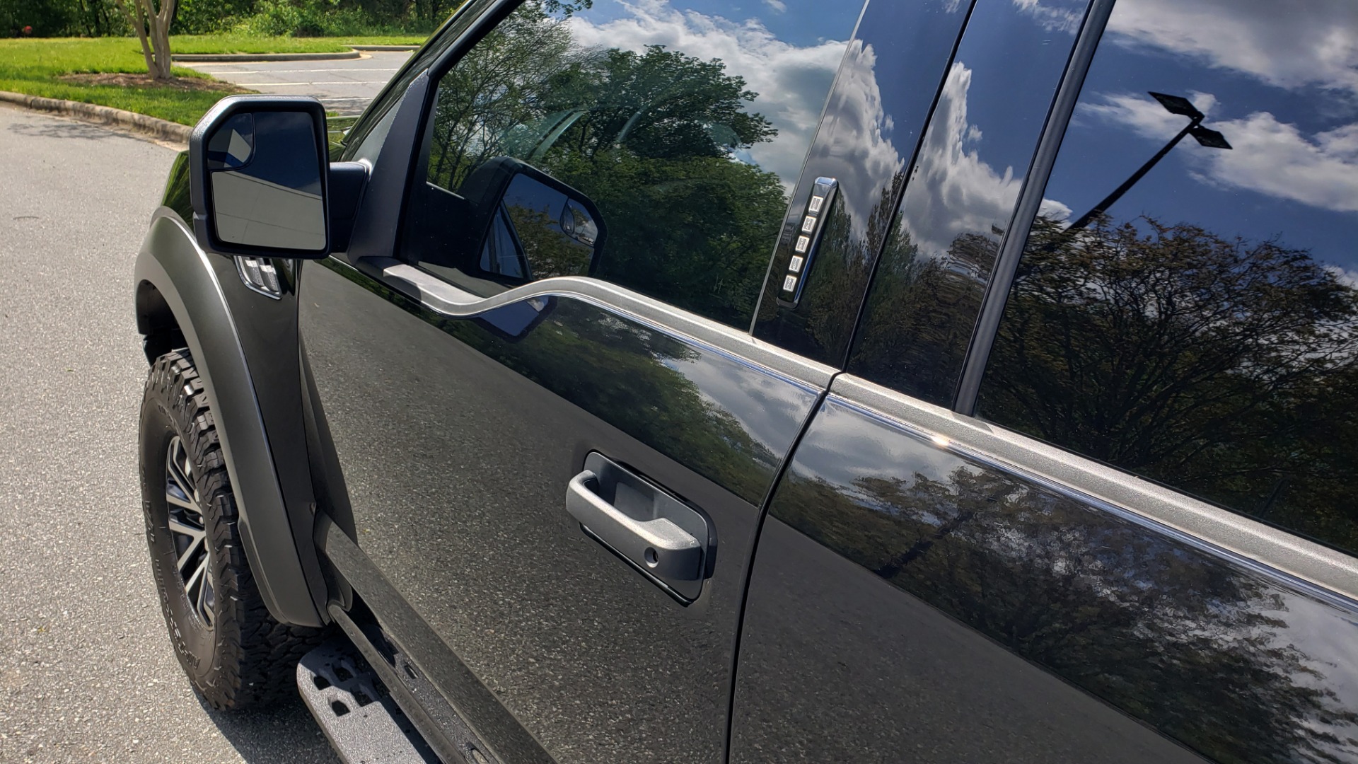 Used 2019 Ford F-150 RAPTOR CREW CAB 4X4 5.5' BOX / REMOTE START / TAILGATE STEP for sale Sold at Formula Imports in Charlotte NC 28227 7