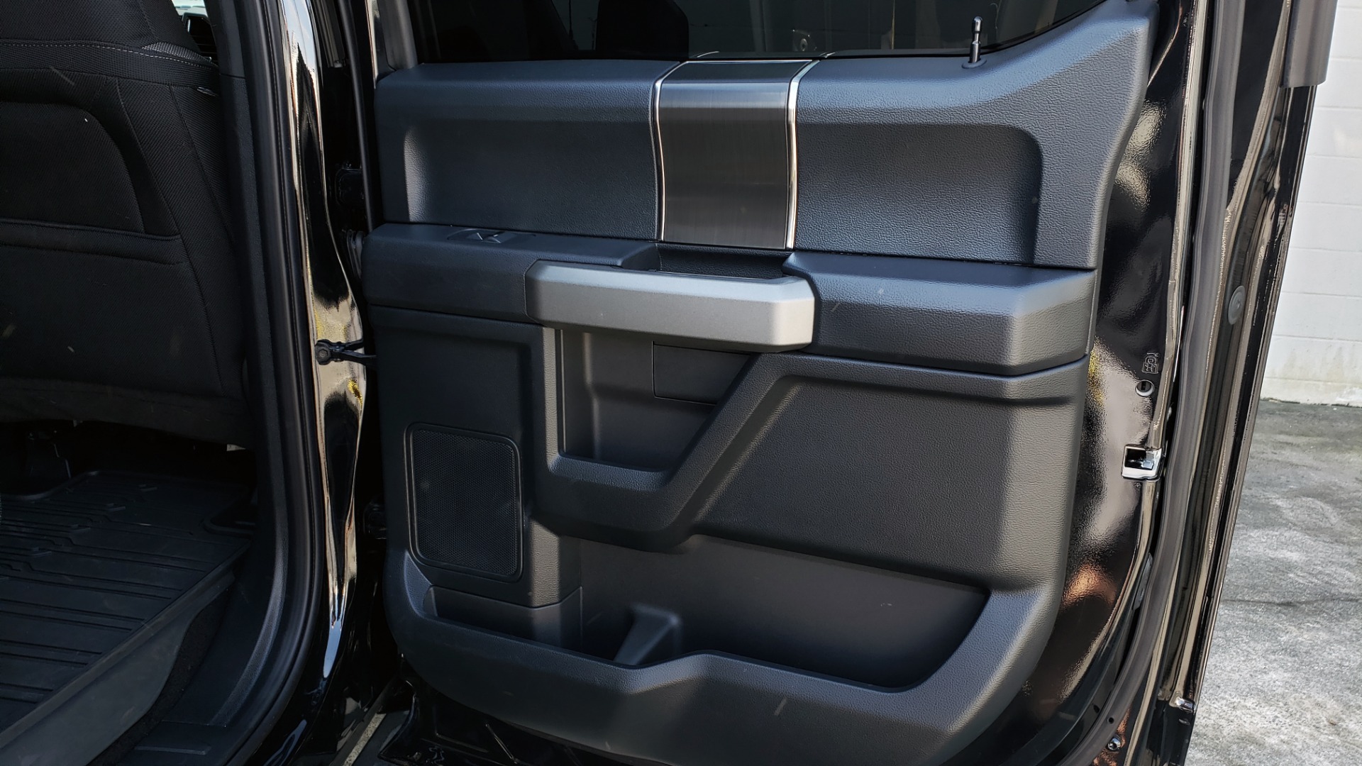 Used 2019 Ford F-150 RAPTOR CREW CAB 4X4 5.5' BOX / REMOTE START / TAILGATE STEP for sale Sold at Formula Imports in Charlotte NC 28227 70