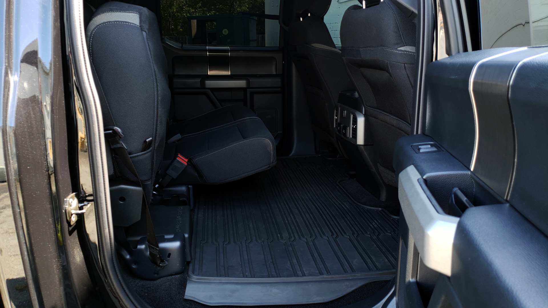Used 2019 Ford F-150 RAPTOR CREW CAB 4X4 5.5' BOX / REMOTE START / TAILGATE STEP for sale Sold at Formula Imports in Charlotte NC 28227 75