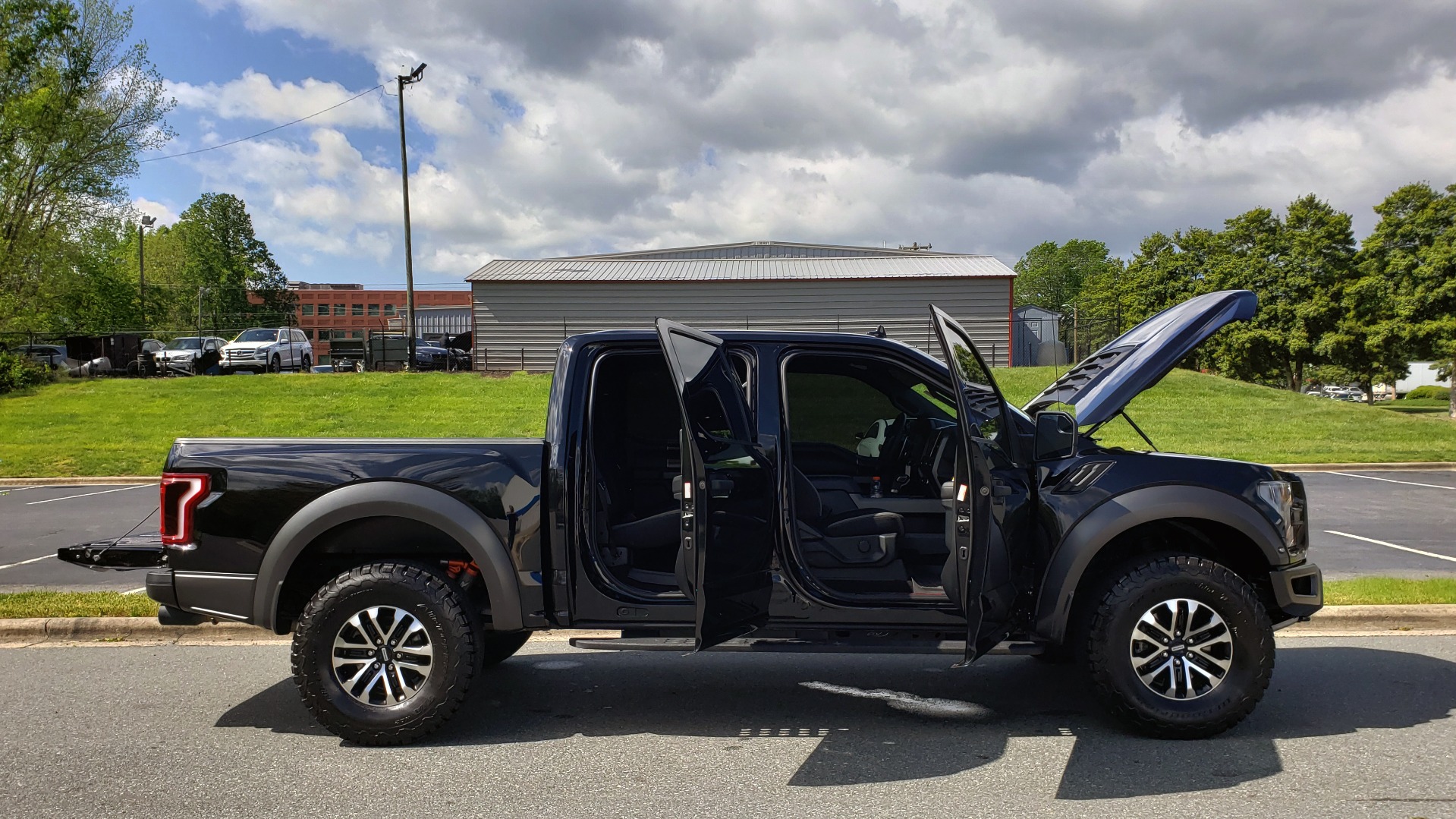 Used 2019 Ford F-150 RAPTOR CREW CAB 4X4 5.5' BOX / REMOTE START / TAILGATE STEP for sale Sold at Formula Imports in Charlotte NC 28227 9