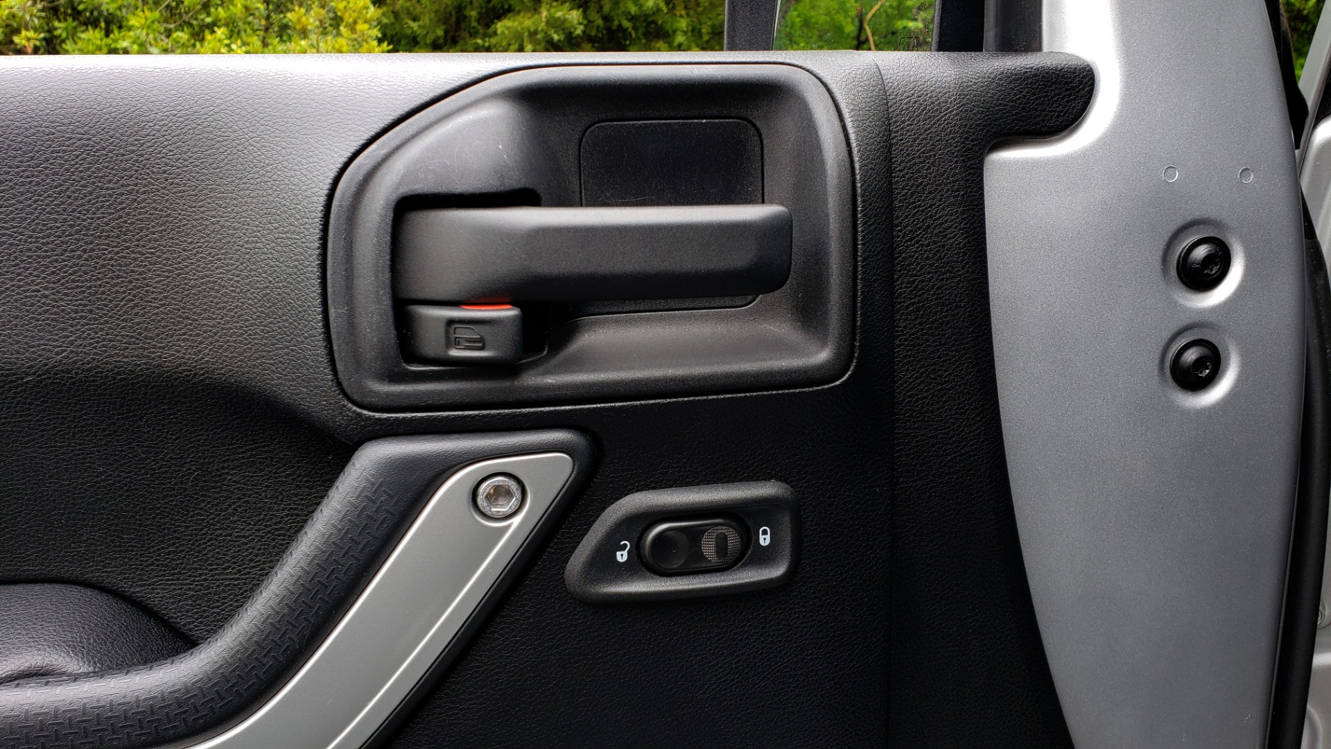 Used 2011 Jeep WRANGLER UNLIMITED SAHARA 4WD / 3-PC FREEDOM TOP / 6-SPD MANUAL for sale Sold at Formula Imports in Charlotte NC 28227 31