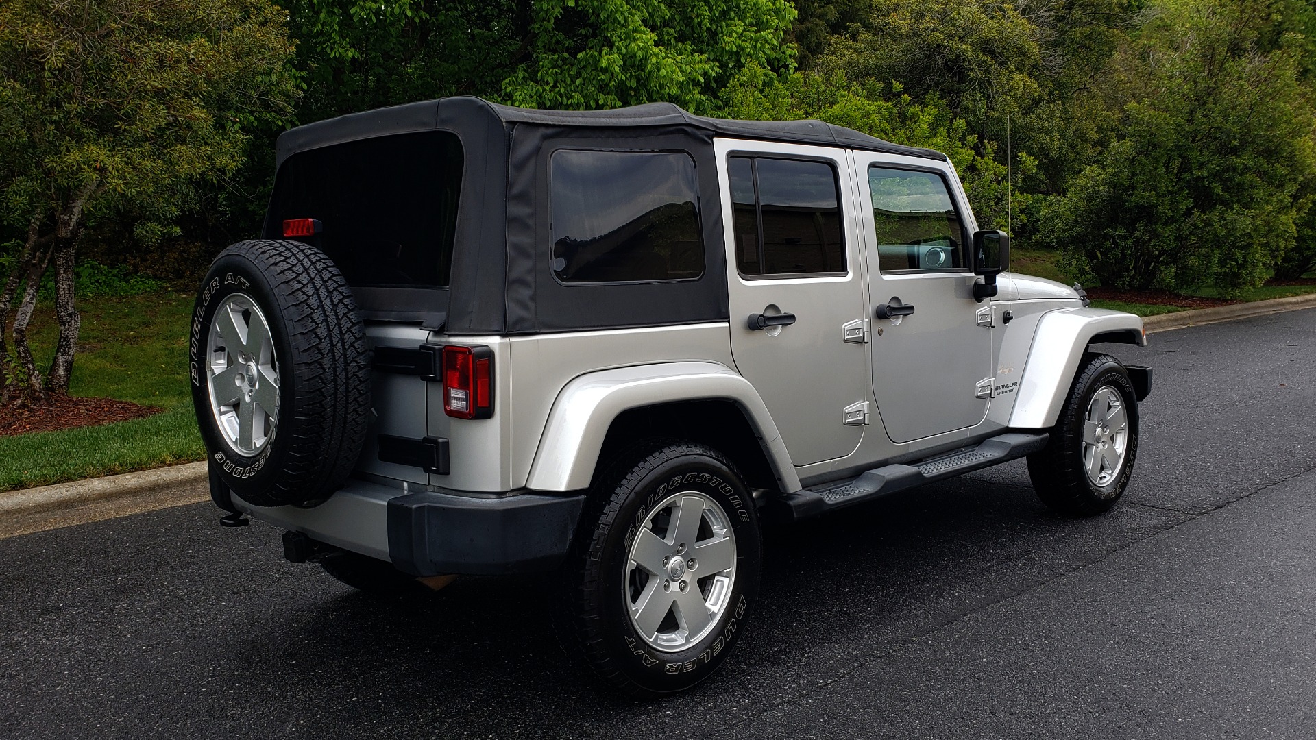 Used 2011 Jeep WRANGLER UNLIMITED SAHARA 4WD / 3-PC FREEDOM TOP / 6-SPD MANUAL for sale Sold at Formula Imports in Charlotte NC 28227 6