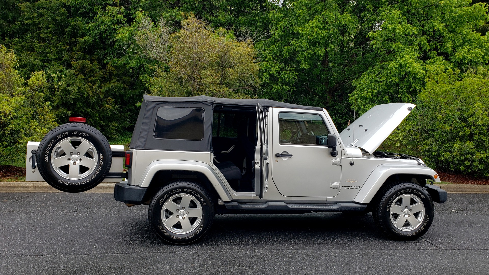 Used 2011 Jeep WRANGLER UNLIMITED SAHARA 4WD / 3-PC FREEDOM TOP / 6-SPD MANUAL for sale Sold at Formula Imports in Charlotte NC 28227 8