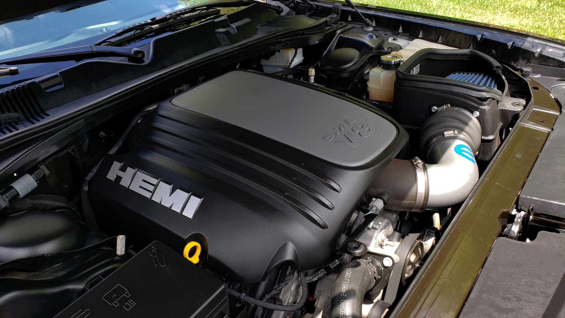 Used 2017 Dodge CHALLENGER R/T / 5.7L HEMI V8 / 8-SPD AUTO / SUNROOF / REARVIEW for sale Sold at Formula Imports in Charlotte NC 28227 17
