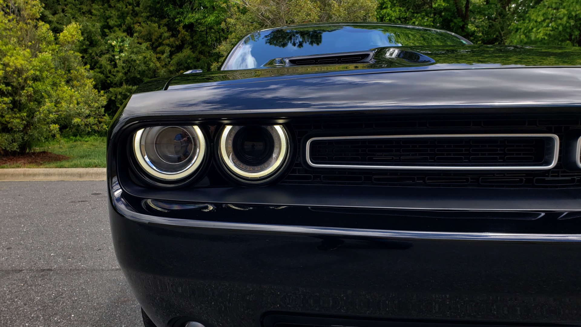 Used 2017 Dodge CHALLENGER R/T / 5.7L HEMI V8 / 8-SPD AUTO / SUNROOF / REARVIEW for sale Sold at Formula Imports in Charlotte NC 28227 24