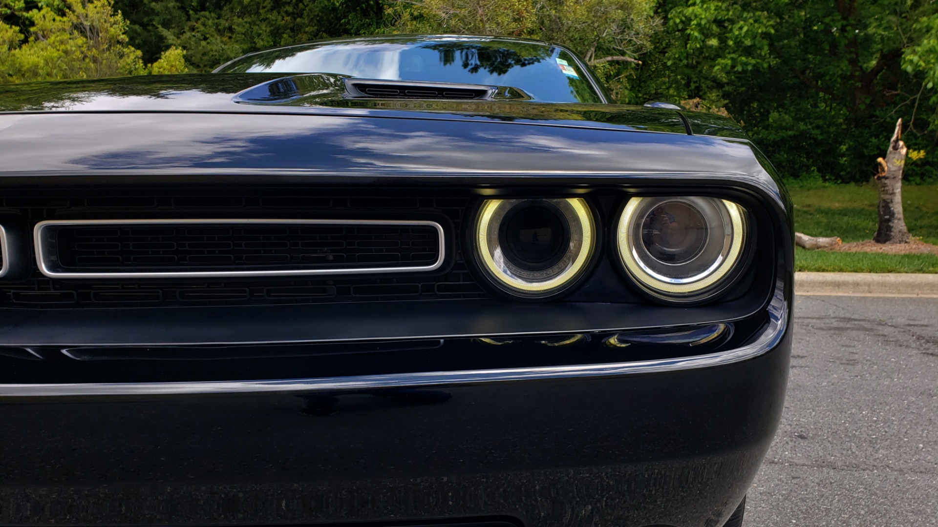Used 2017 Dodge CHALLENGER R/T / 5.7L HEMI V8 / 8-SPD AUTO / SUNROOF / REARVIEW for sale Sold at Formula Imports in Charlotte NC 28227 25