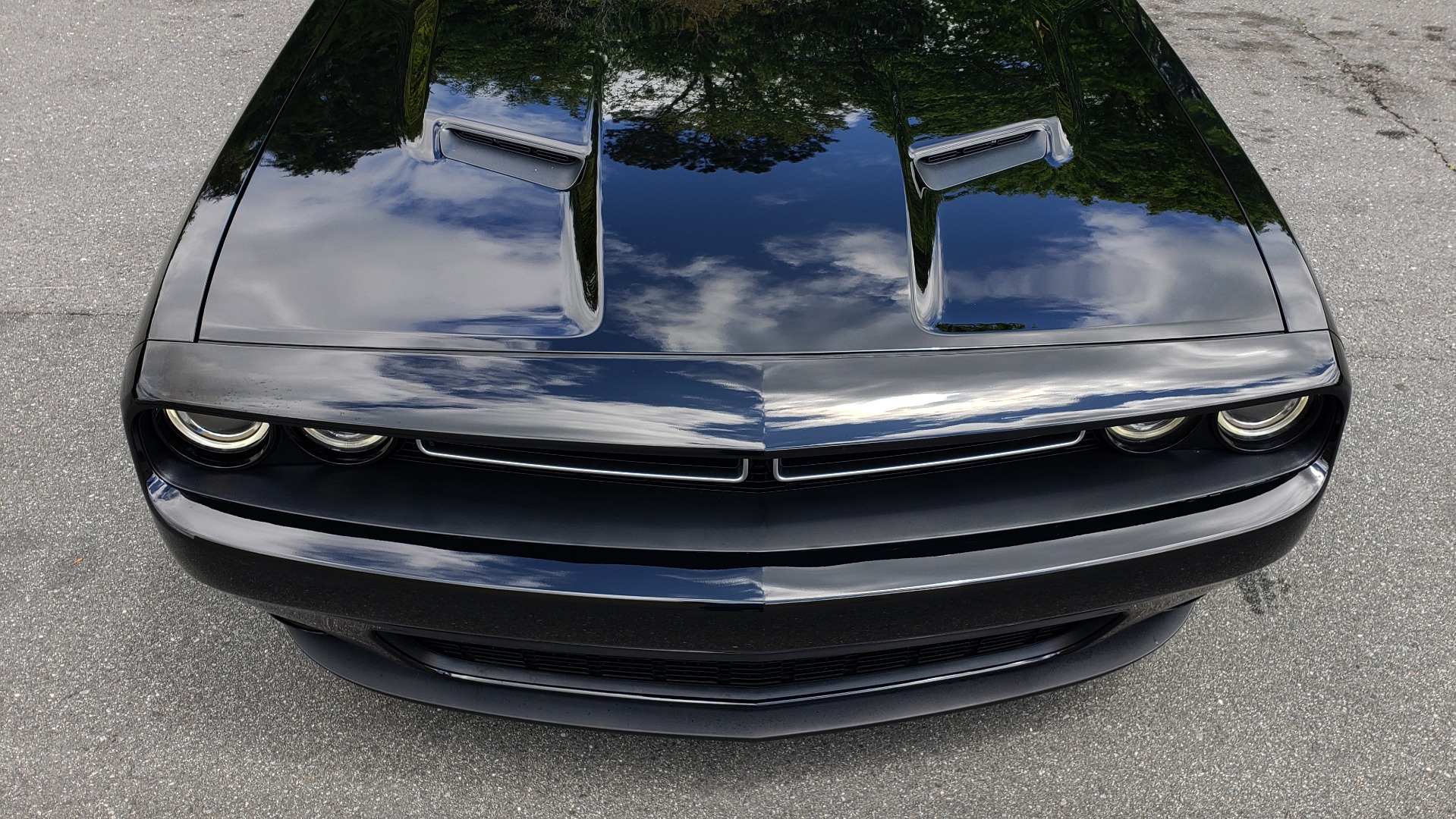 Used 2017 Dodge CHALLENGER R/T / 5.7L HEMI V8 / 8-SPD AUTO / SUNROOF / REARVIEW for sale Sold at Formula Imports in Charlotte NC 28227 26