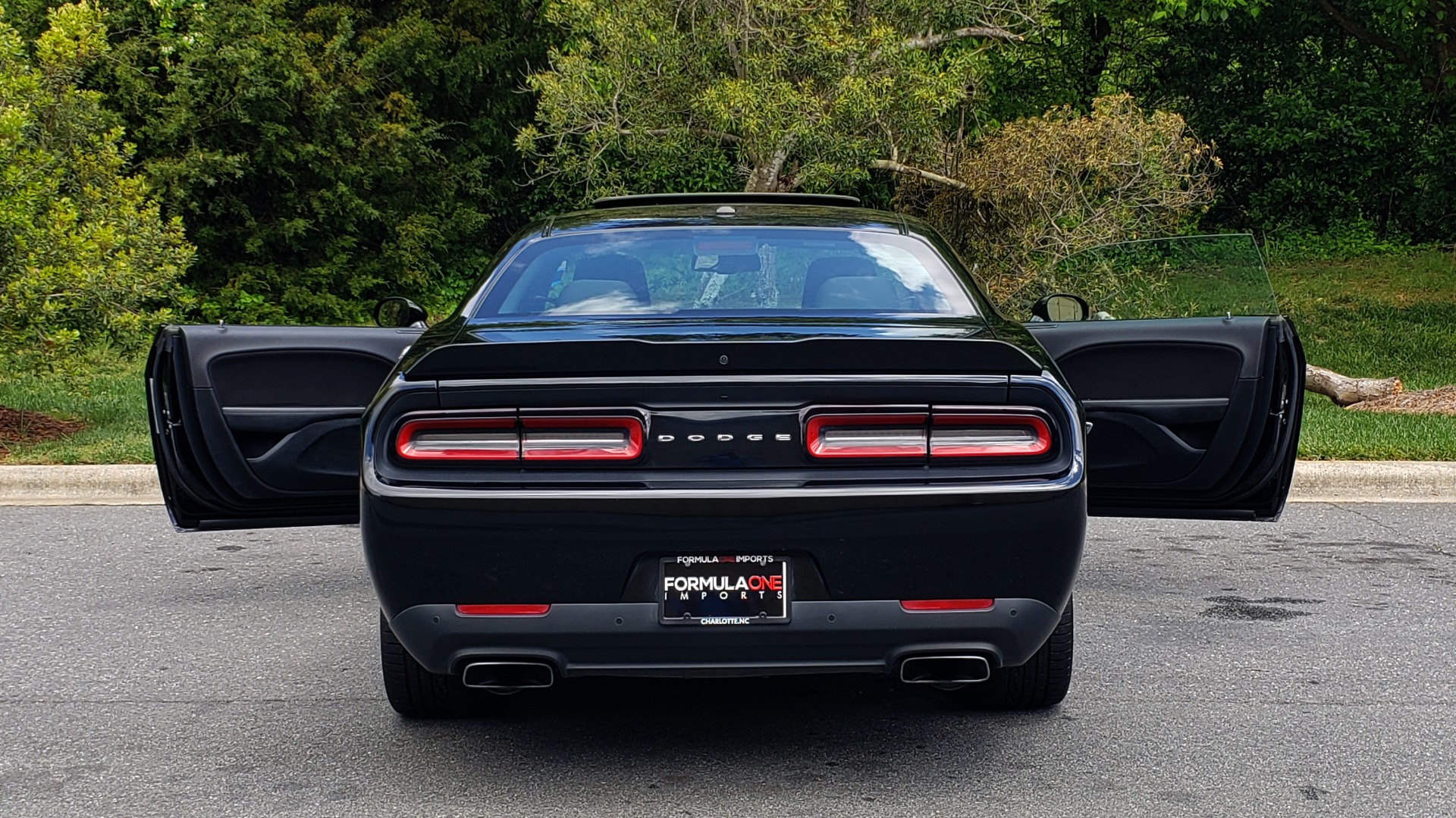 Used 2017 Dodge CHALLENGER R/T / 5.7L HEMI V8 / 8-SPD AUTO / SUNROOF / REARVIEW for sale Sold at Formula Imports in Charlotte NC 28227 30