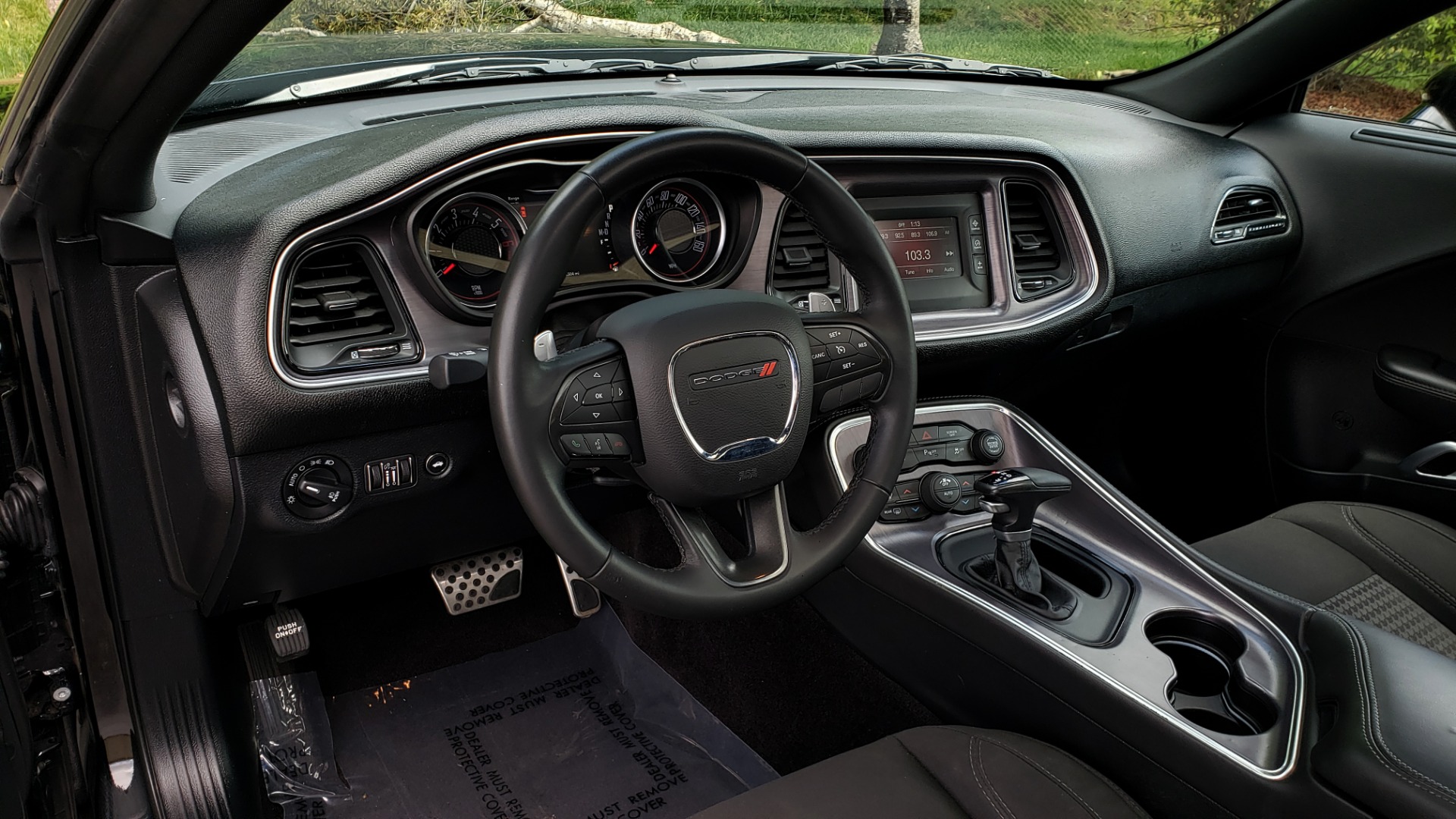 Used 2017 Dodge CHALLENGER R/T / 5.7L HEMI V8 / 8-SPD AUTO / SUNROOF / REARVIEW for sale Sold at Formula Imports in Charlotte NC 28227 38