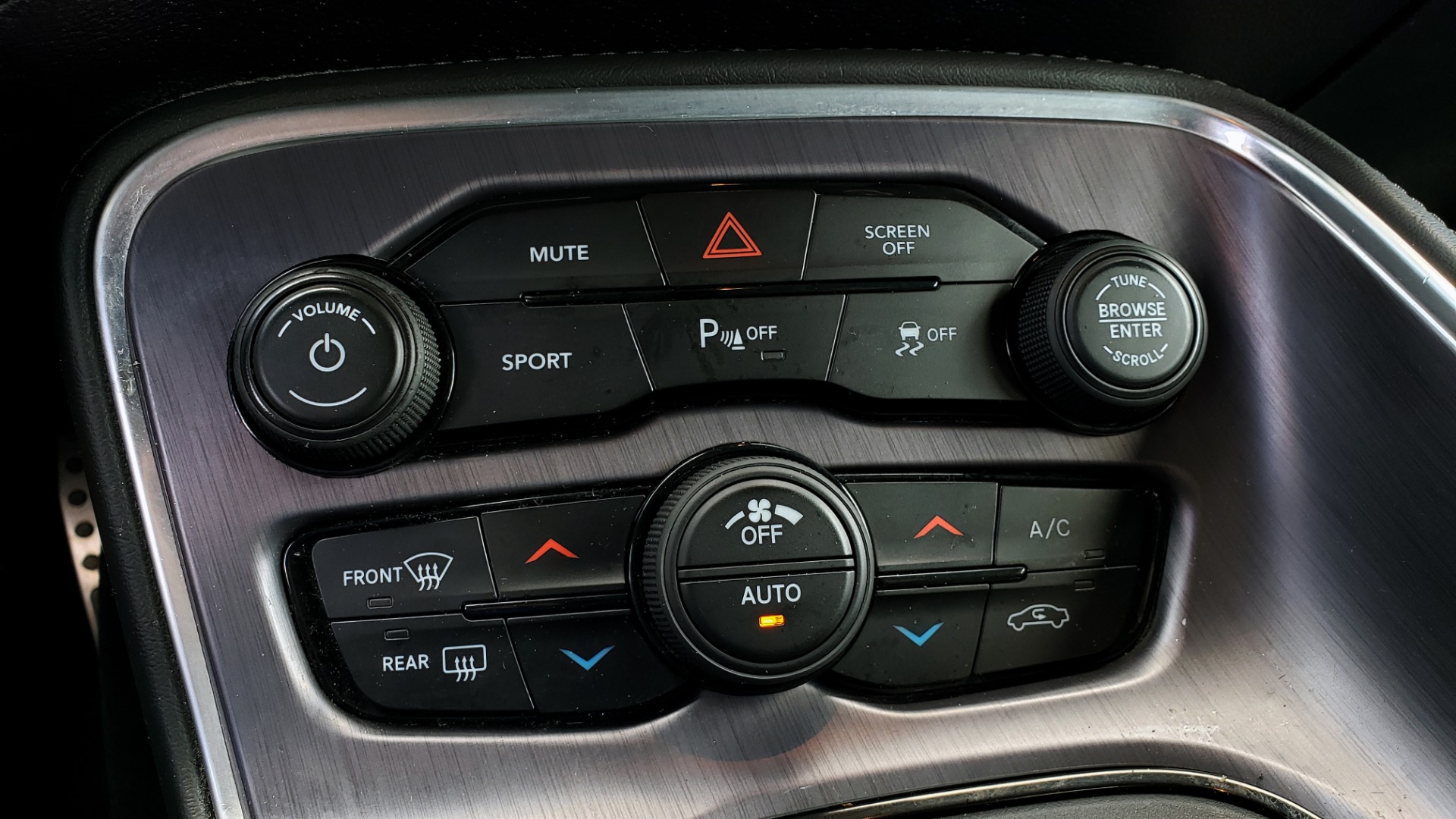 Used 2017 Dodge CHALLENGER R/T / 5.7L HEMI V8 / 8-SPD AUTO / SUNROOF / REARVIEW for sale Sold at Formula Imports in Charlotte NC 28227 47